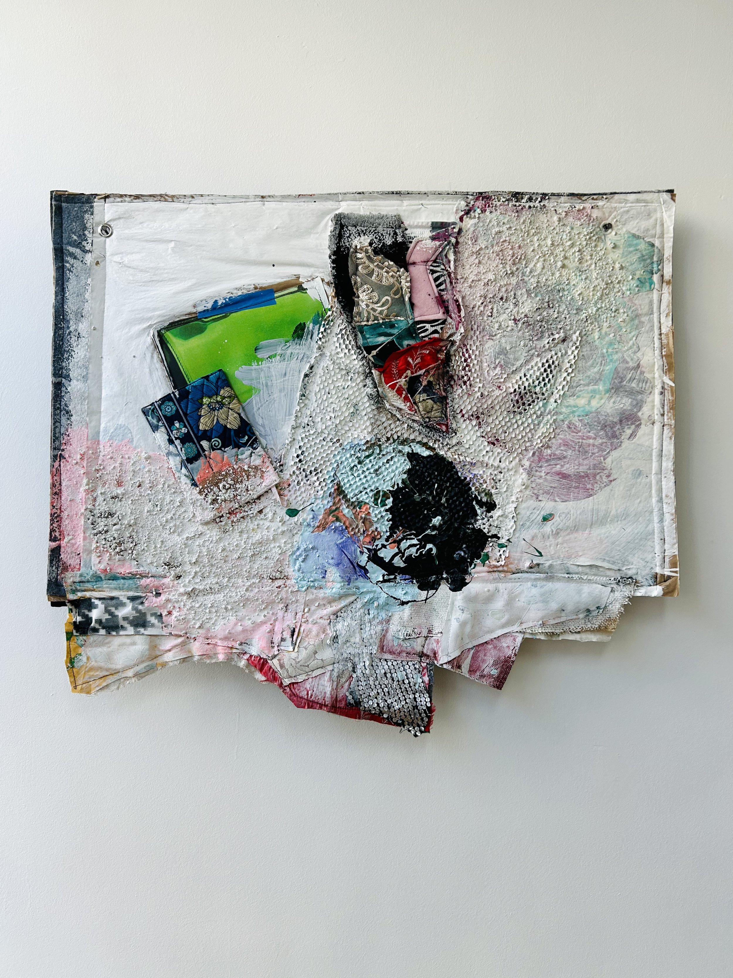  SMALL PURSE #3 
 Fabrics, paint, small purse, paper, textures, collage
 91,5 X 81 X 2,5 cm
 2022