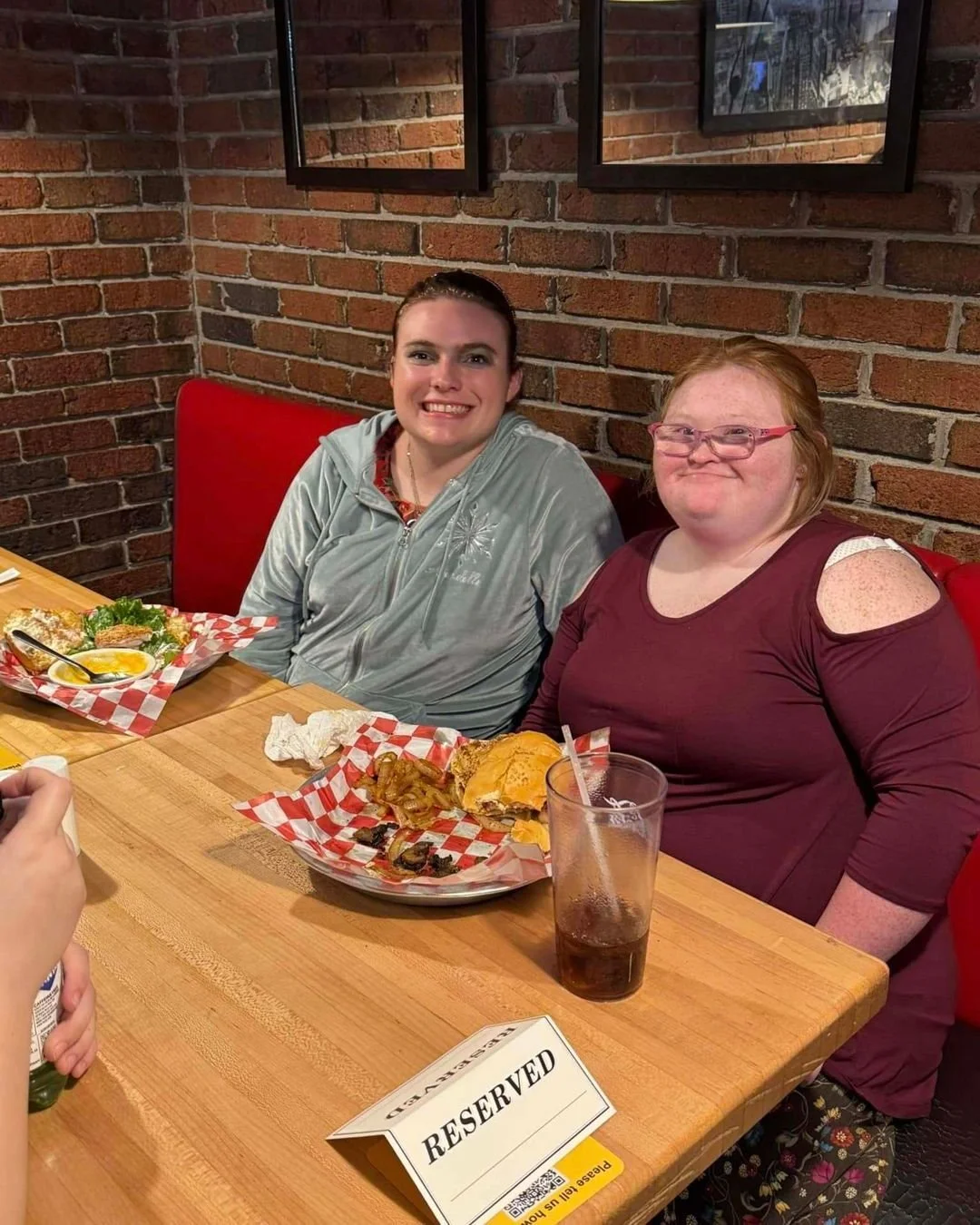 Princess Club will gather at Fudruckers in Hershey next Wednesday November 5th - join them to get to know other princesses and enjoy a fun evening out 👸 This is a pay you own way event.

Email thehbgprincessclub@gmail.com to RSVP.

#321forlifepa #do