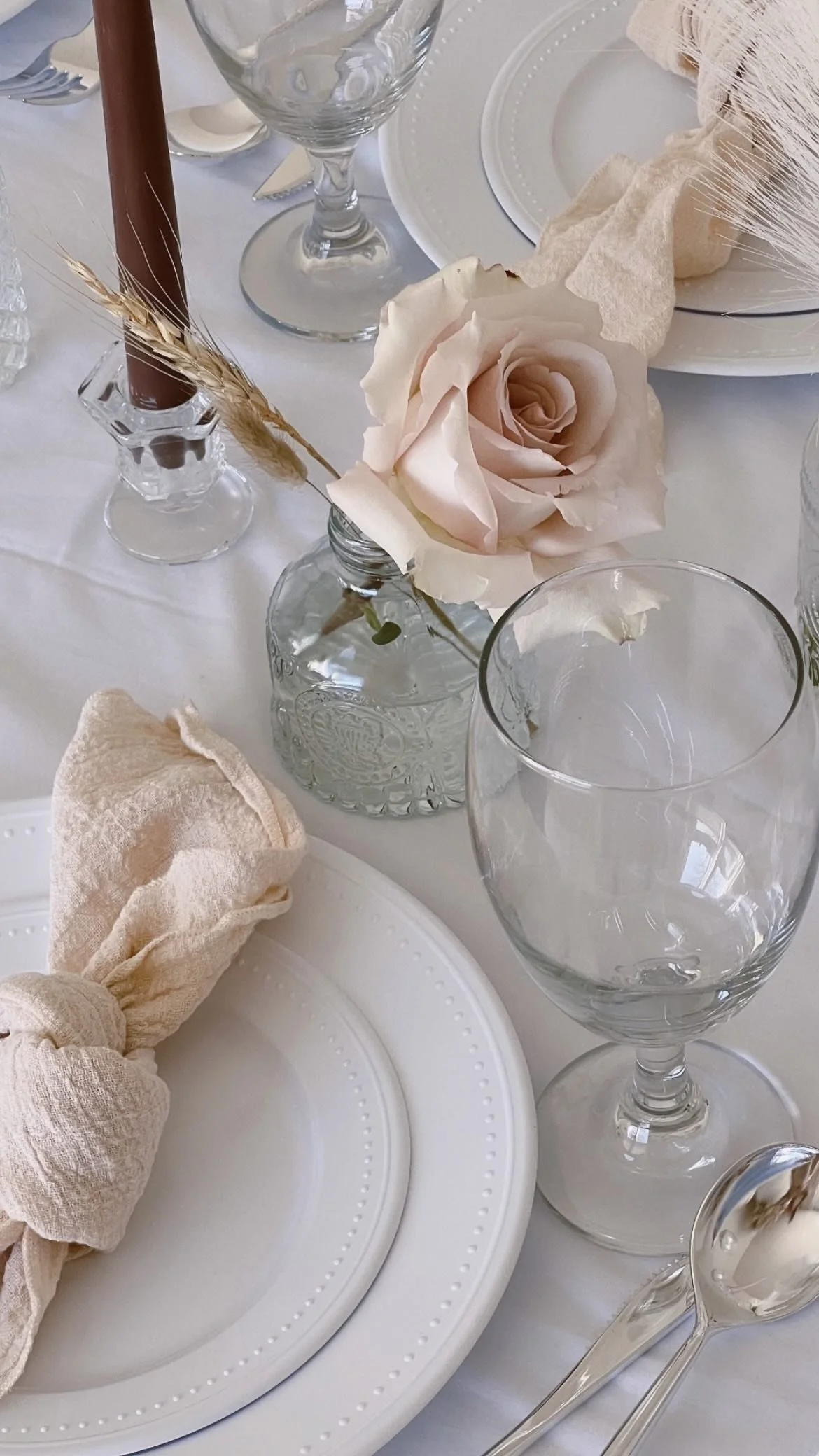 It turns out all we needed was Spring, soft neutrals, and a pop of pink.π€πΈ