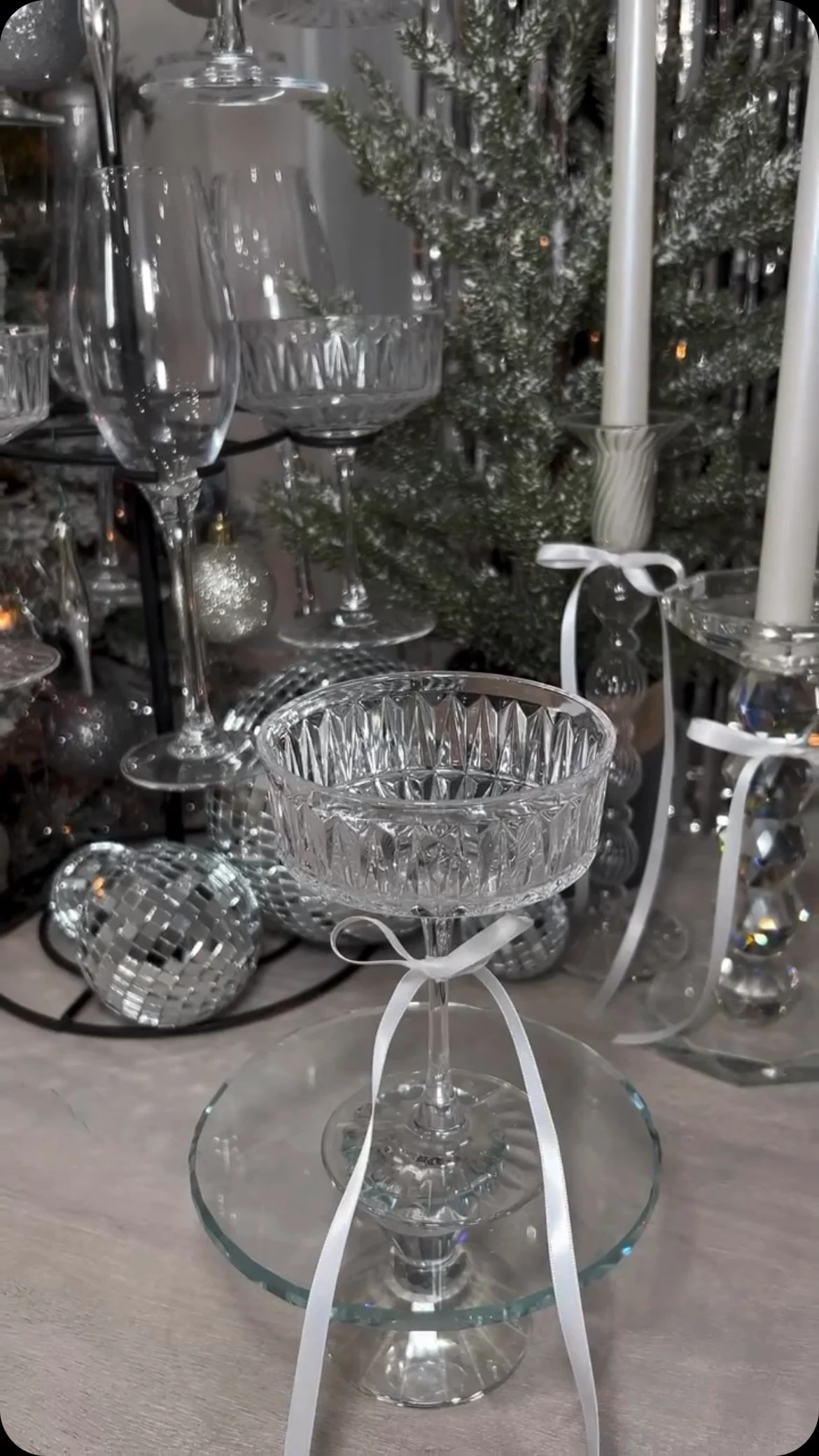 There is no better way to ring in the new year than with all of the shimmer and disco balls! πͺ© 
#newyearseveparty #newyears2025
#hostingaparty #bowtrend #discotheme #tablesetting #tablescape #hostingtips #newyearsdecor #nye #newyearseve #partyideas