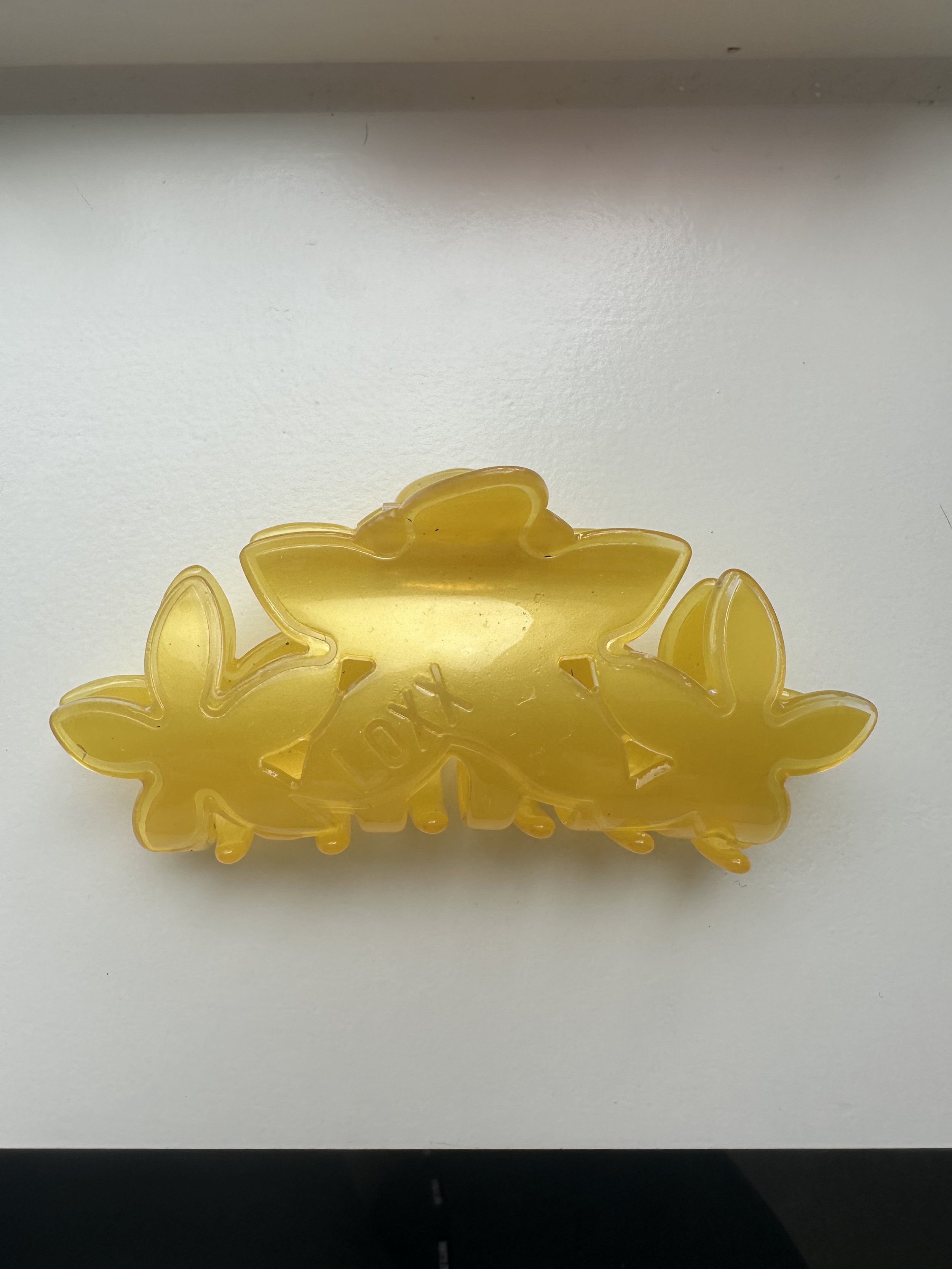 TRIPLE FLOWER CLIP IN LEMON DROP