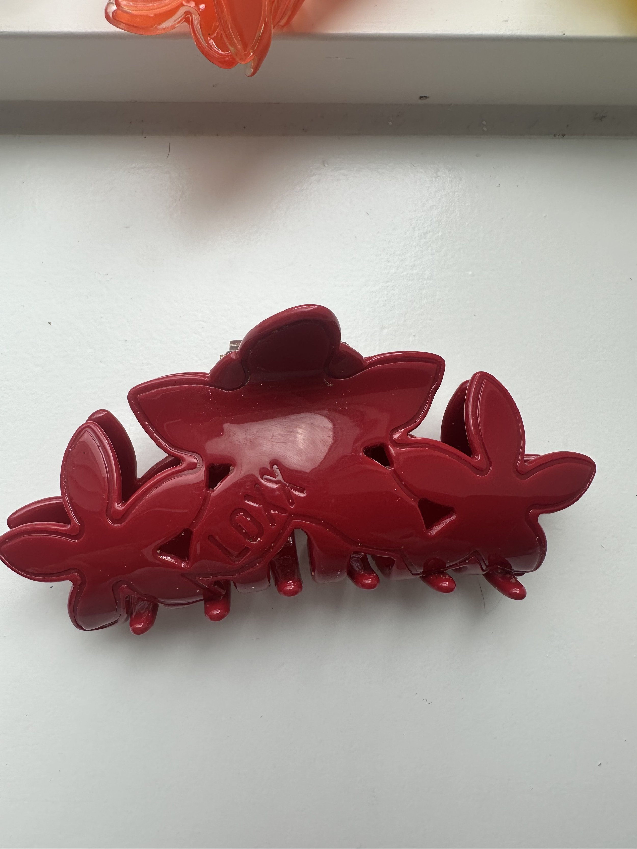 TRIPLE FLOWER CLIP IN SUMMER CHERRY