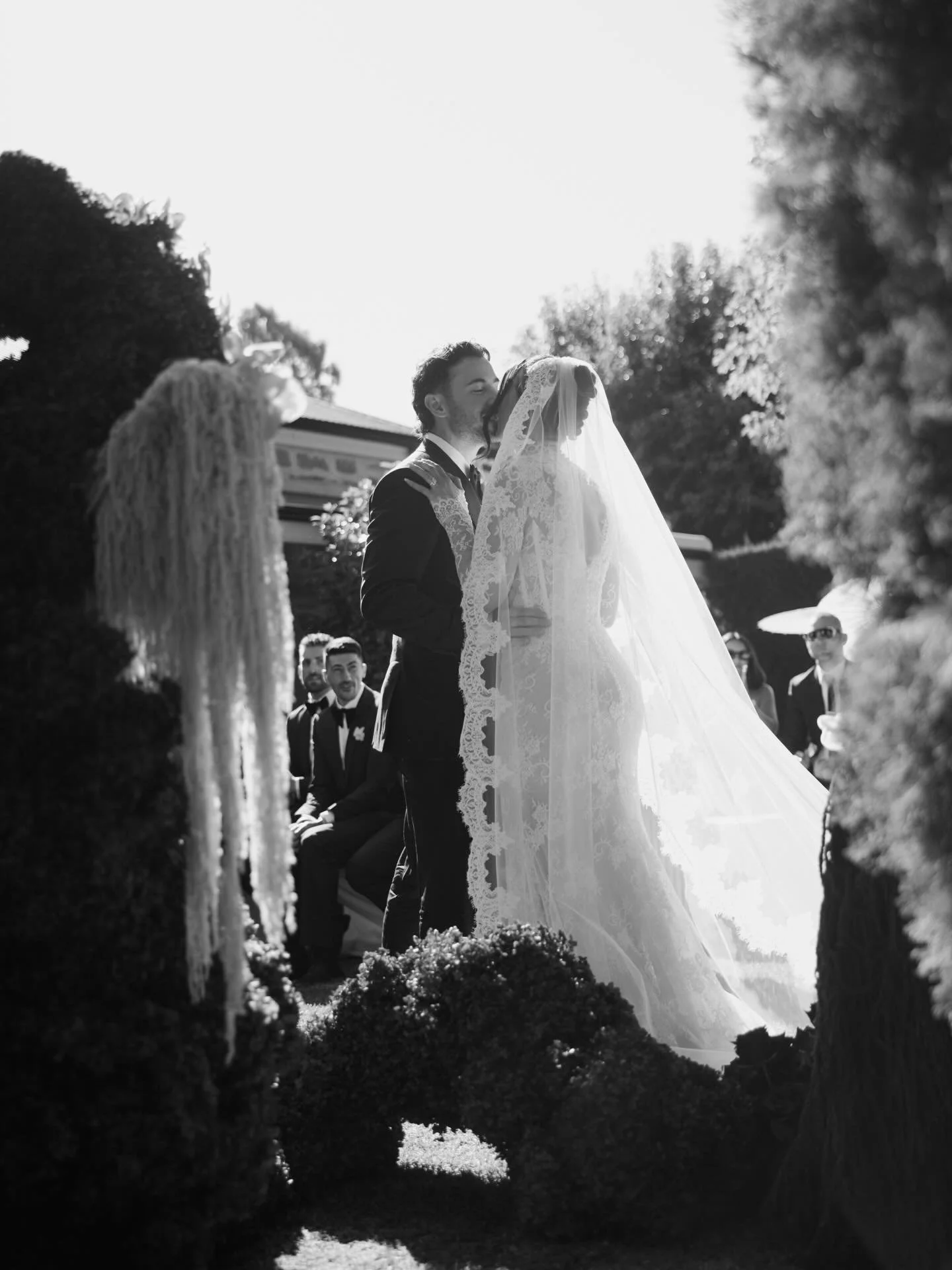 Stavroula &amp; John, no notes. All twin flame / true romance / loud love that was celebrated in the most perfect way. What a pleasure. 

&mdash;&mdash;

@sebastian_paynter_photo 
@chapters.films 
@mandalayhouseandgarden 
@events.by.charlotte 
@evebu