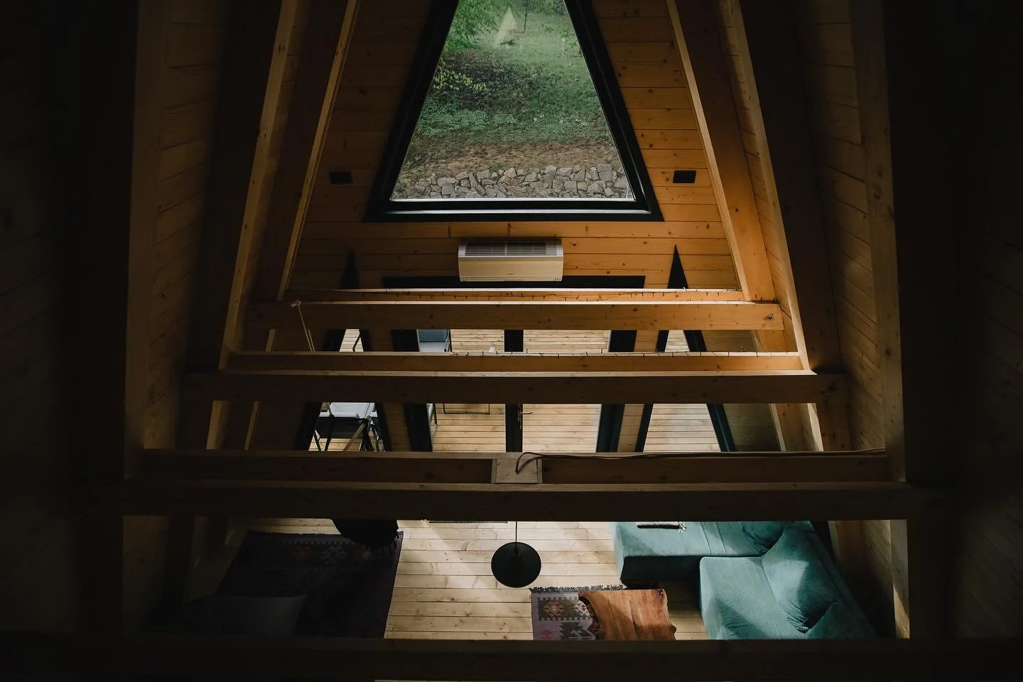 Eddig tudtunk meg&eacute;rtőek lenni - szigor&iacute;tottuk a foglal&aacute;si felt&eacute;teleket. 

Amikor foglalsz hozz&aacute;nk, az fizet&eacute;si k&ouml;telezetts&eacute;ggel j&aacute;r, nem pedig egy "majd k&eacute;sőbb eld&ouml;nt&ouml;