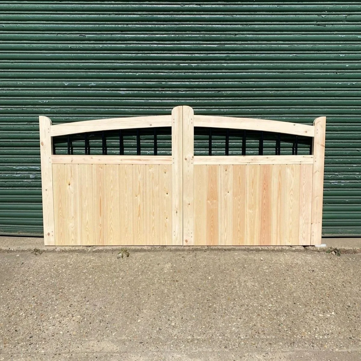 Wooden Curved Top Driveway Gates – Spindles & Tongue and Groove – 'Crescent'