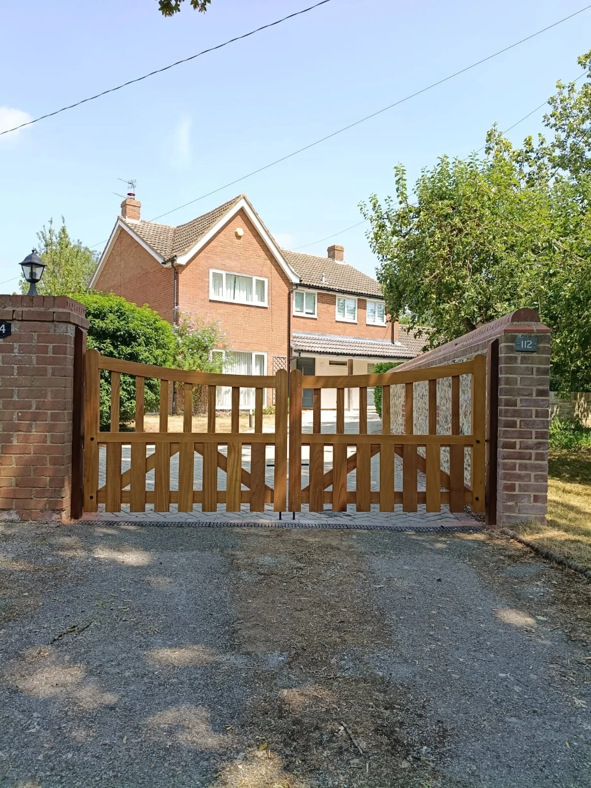 Hardwood Scalloped Driveway Gates - Picket Board Design