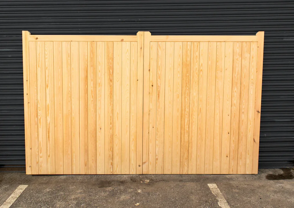 Wooden Flat Top Driveway Gate - Cottage Design