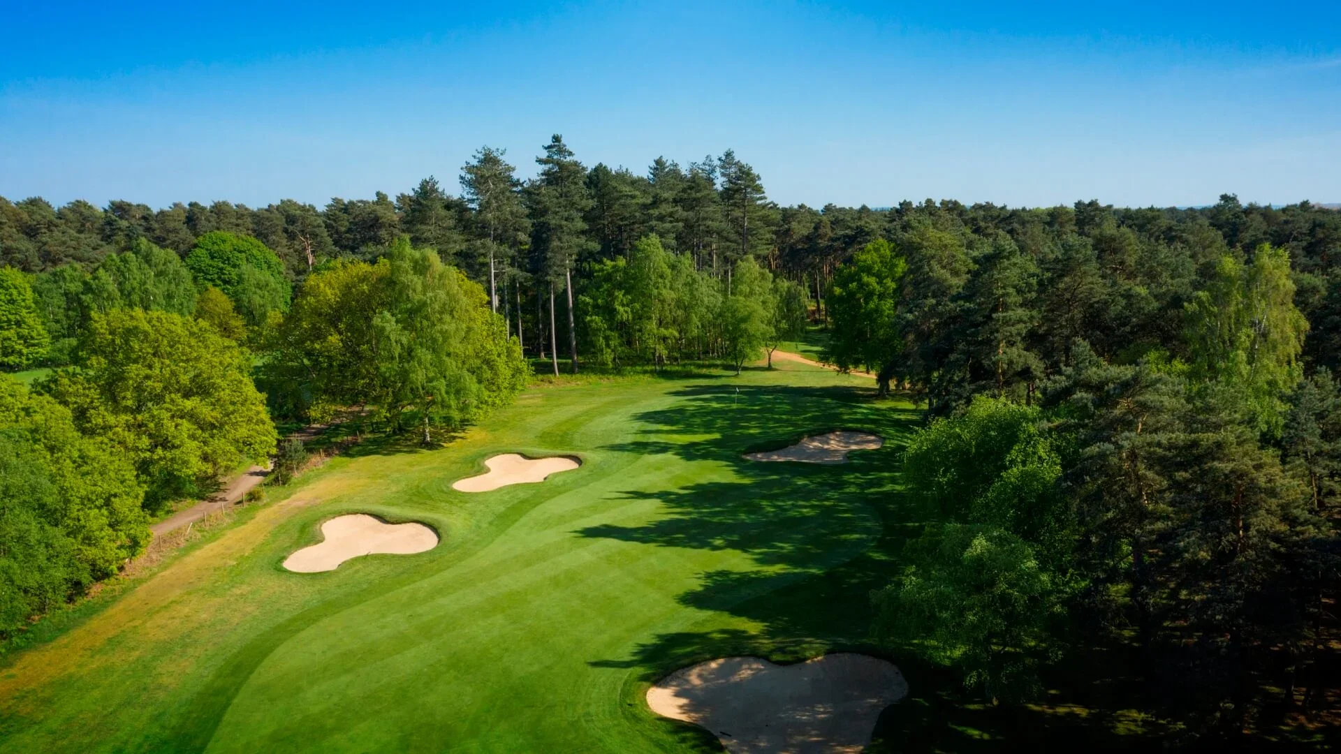 Pay &amp; Play Golf in the UK: Where to Go — and How to Find Players via MFGC WhatsApp