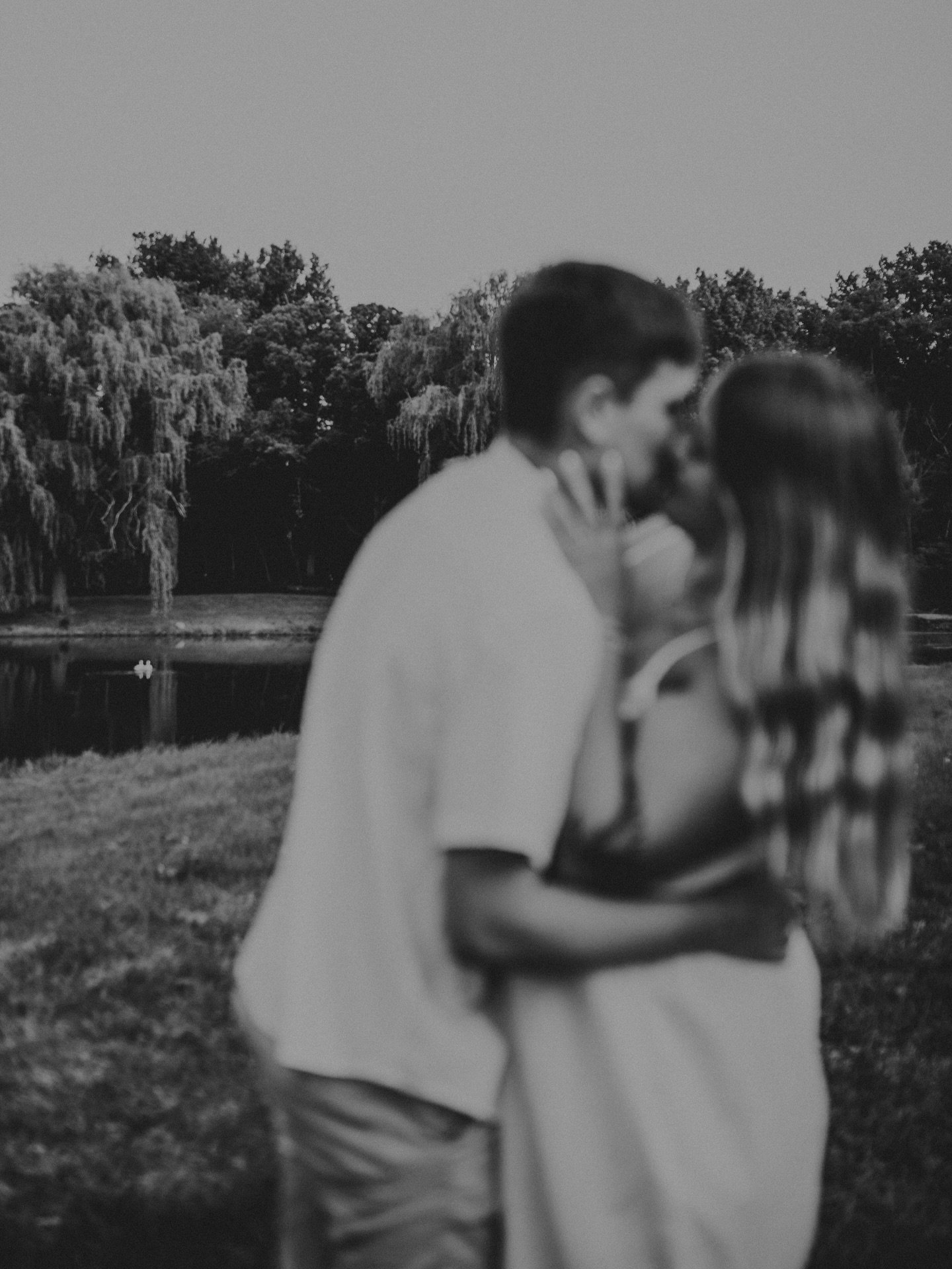 DID YOU KNOW?
.
We have access to a secret pond? If you bundle your venue reservation for @cottage.at.woodland with @picturesquelovestories you will have access to a private area with the most romantic backdrop of willow trees and 2 sweet swans on a 