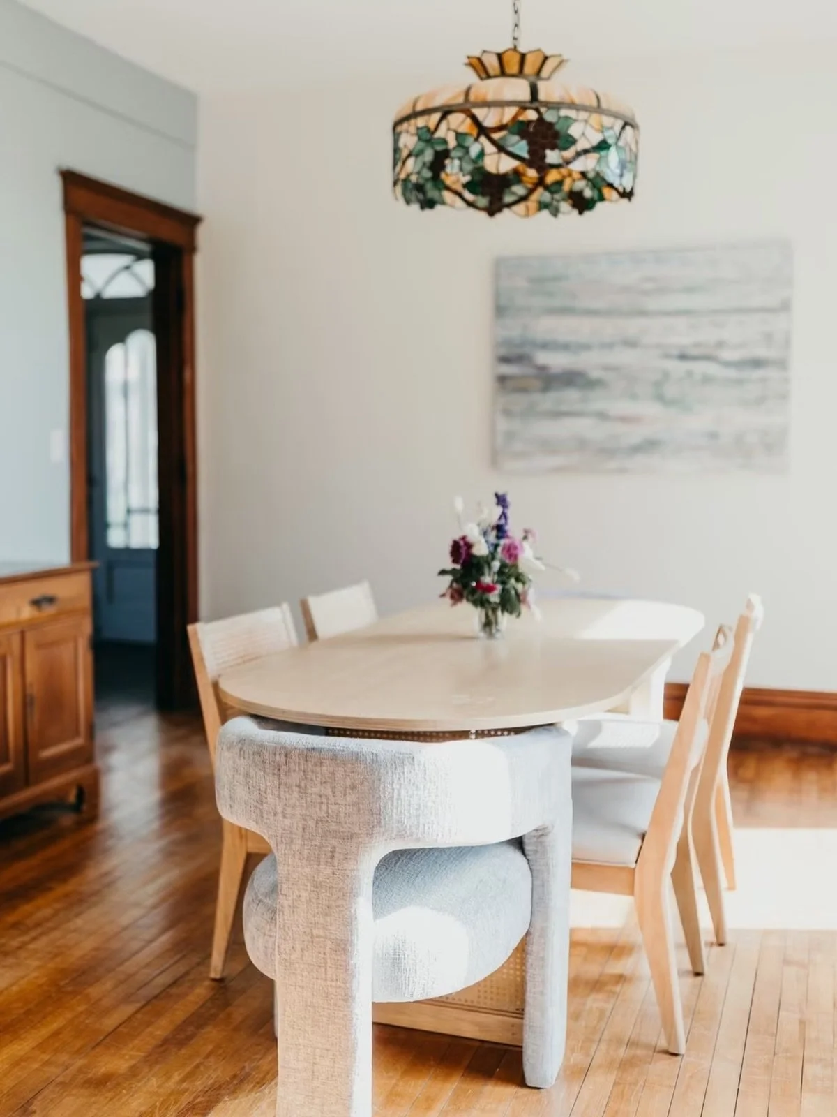 Want a sneak peek of the first floor of our Bridal Cottage? These are just a few of the eclectic rooms our 120 year old home has inside! So many fun photo ops!
.
The Cottage has&hellip;
.
On-site lodging for up to 12 guests
Each sleeping area has a d