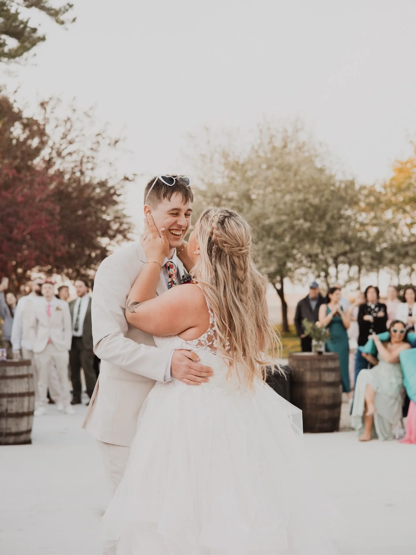 OBSESSING✨
.
Over some of the sneak peeks from @iizzyjo @ Trent&rsquo;s special weekend with @cottage.at.woodland 
.
All of the candid moments and springtime details has us giddy as all heck. We can&rsquo;t wait to see their entire gallery come toget