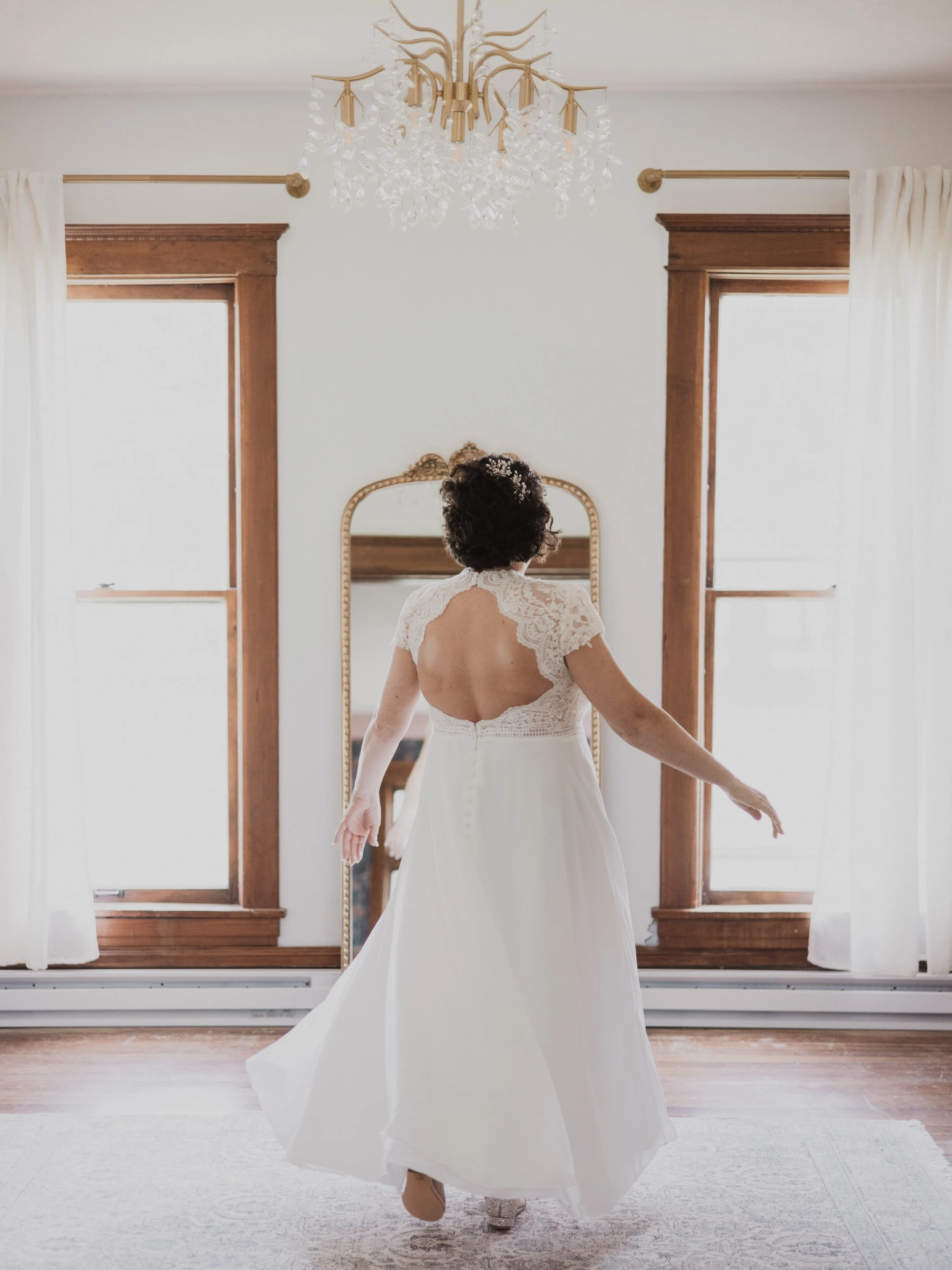 🤍
Iconic bride moment&hellip; spinning in the dress.
.
📷 @emroseweddings
Edit @picturesquelovestories