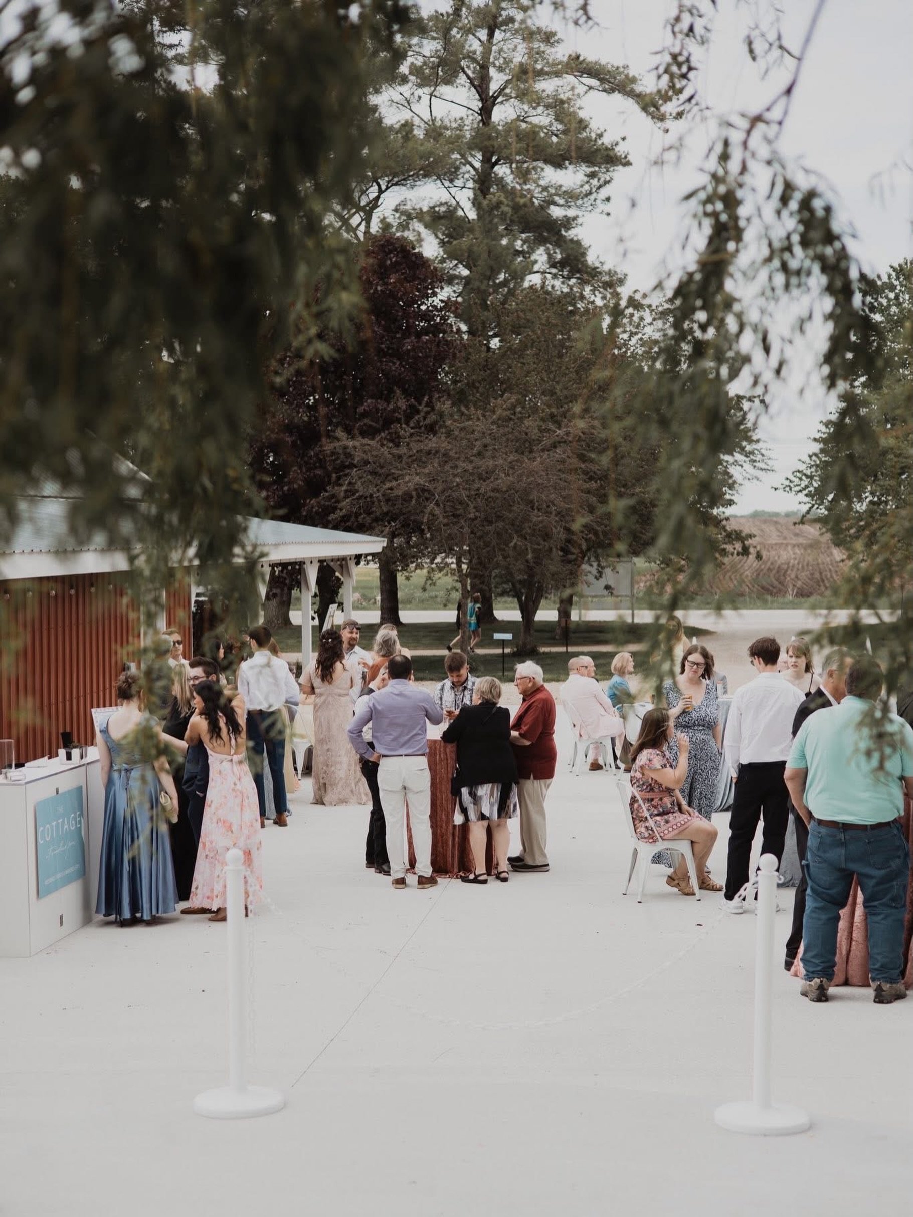 🥃
Come enjoy cocktail hour on the courtyard.