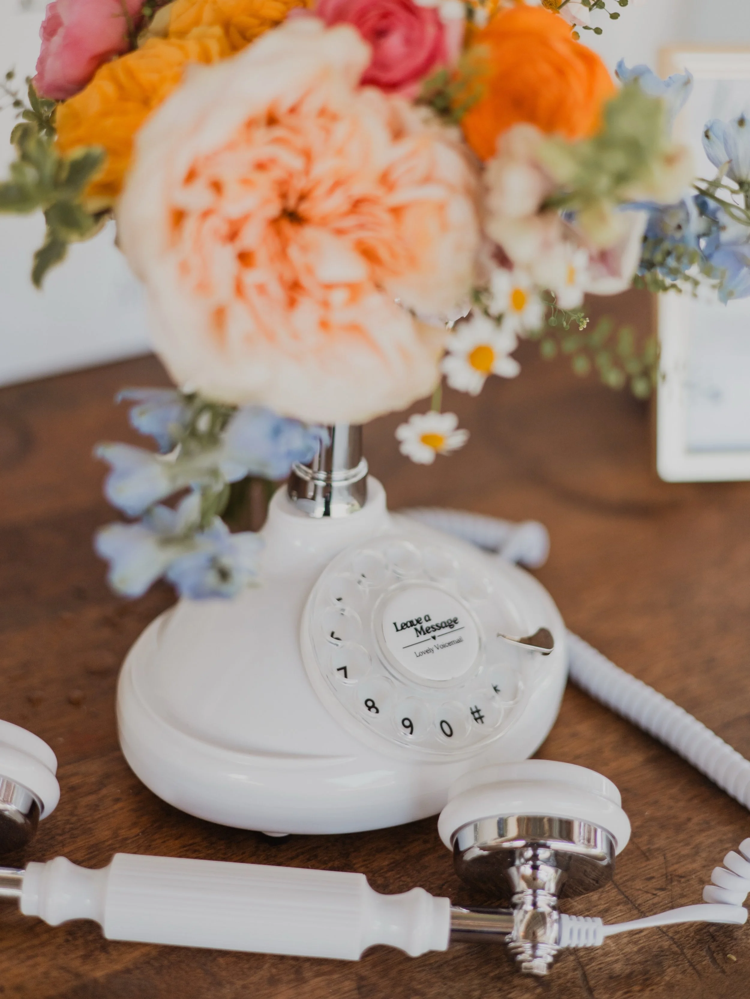 DID YOU KNOW?
.
That when you book @cottage.at.woodland you aren&rsquo;t just booking your venue&hellip; you are booking a team of experts who have a combine 20+ years of hospitality experience! We also offer photography, florals &amp; have a compreh