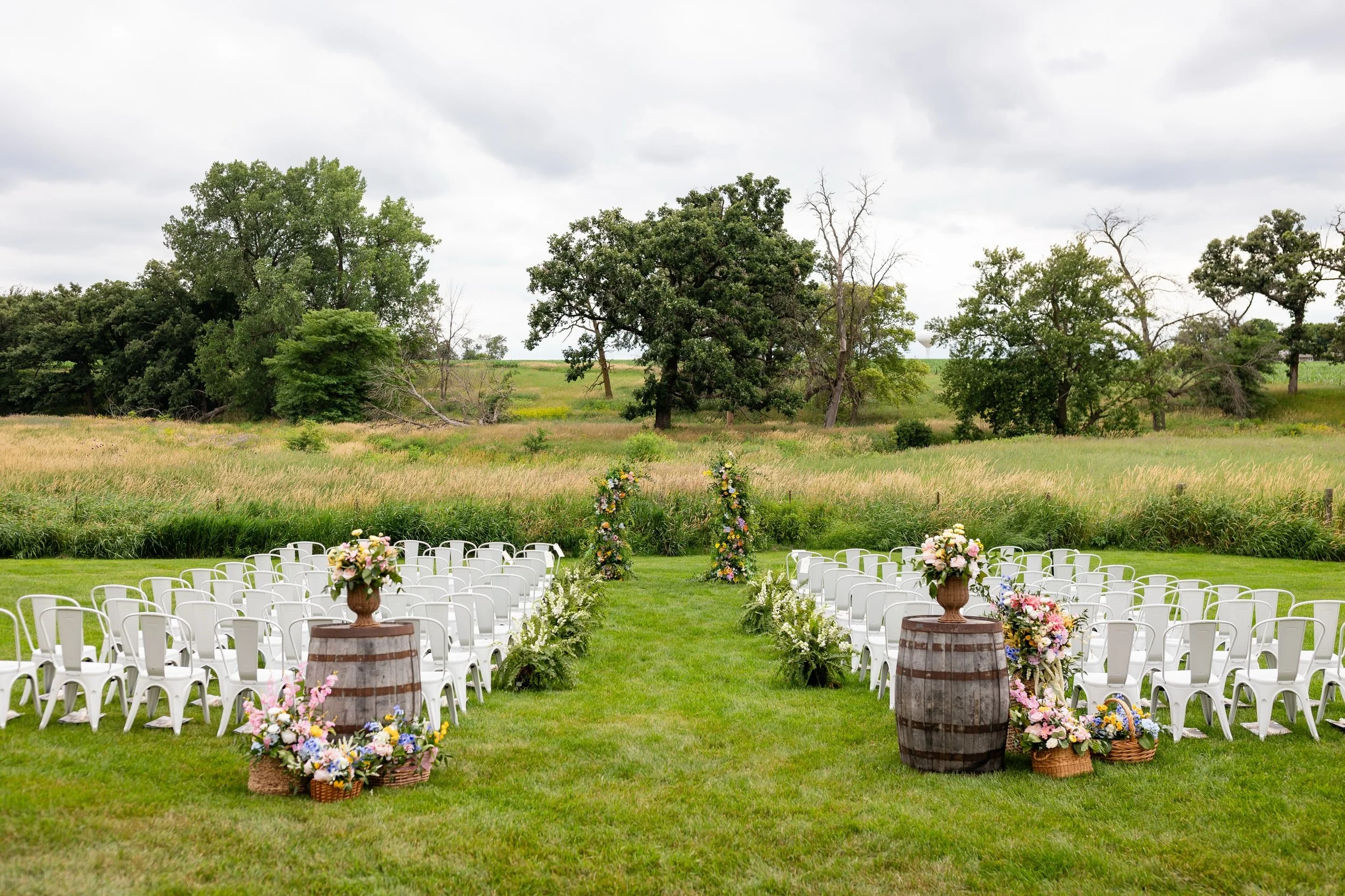 Actual magic. ✨
.
OBSESSED is an understatement of how this wedding day vision came together. This is just a small tease of the many gorgeous photos and moments&hellip; 
.
Do you want to see more?!