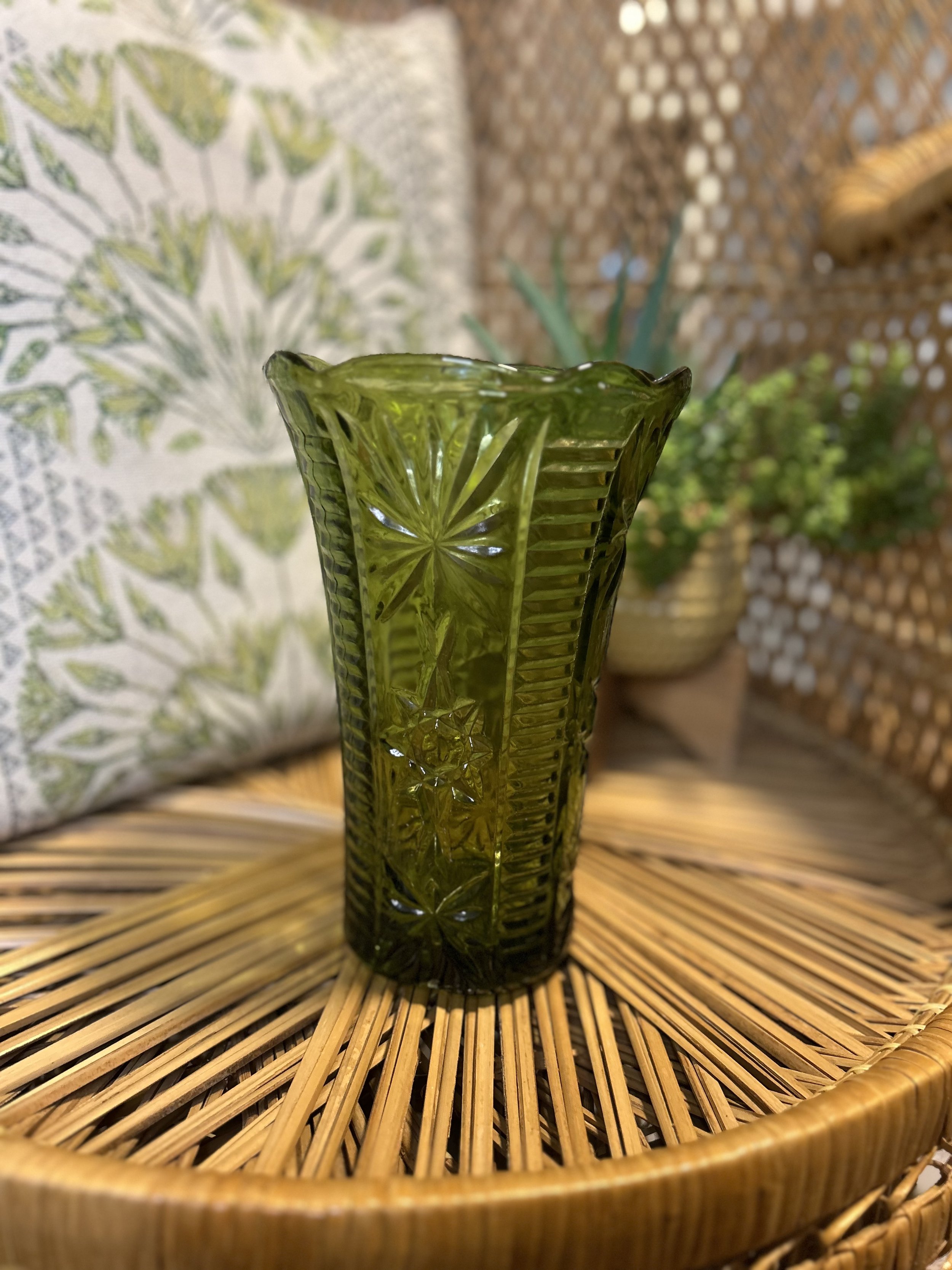 Vintage Anchor Hocking “Early American Prescut” Avocado Green Glass Vase – Stars & Bars Pattern 🌿💚