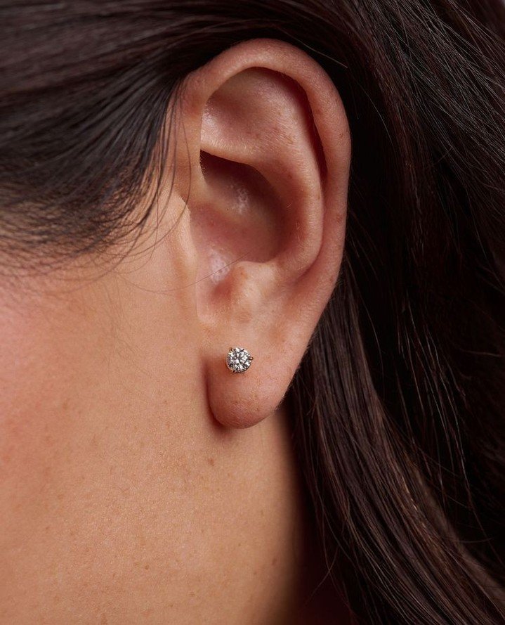 ✨ Giveaway time! ✨⁠
⁠
A big congrats to Gabrielle &mdash; you&rsquo;ve just won a pair of our lab-grown diamond and gold studs, valued at $1,250 🖤⁠
⁠
This giveaway was for those who visited our stand at @onefinedayweddingexpo &mdash; and we&rsquo;re
