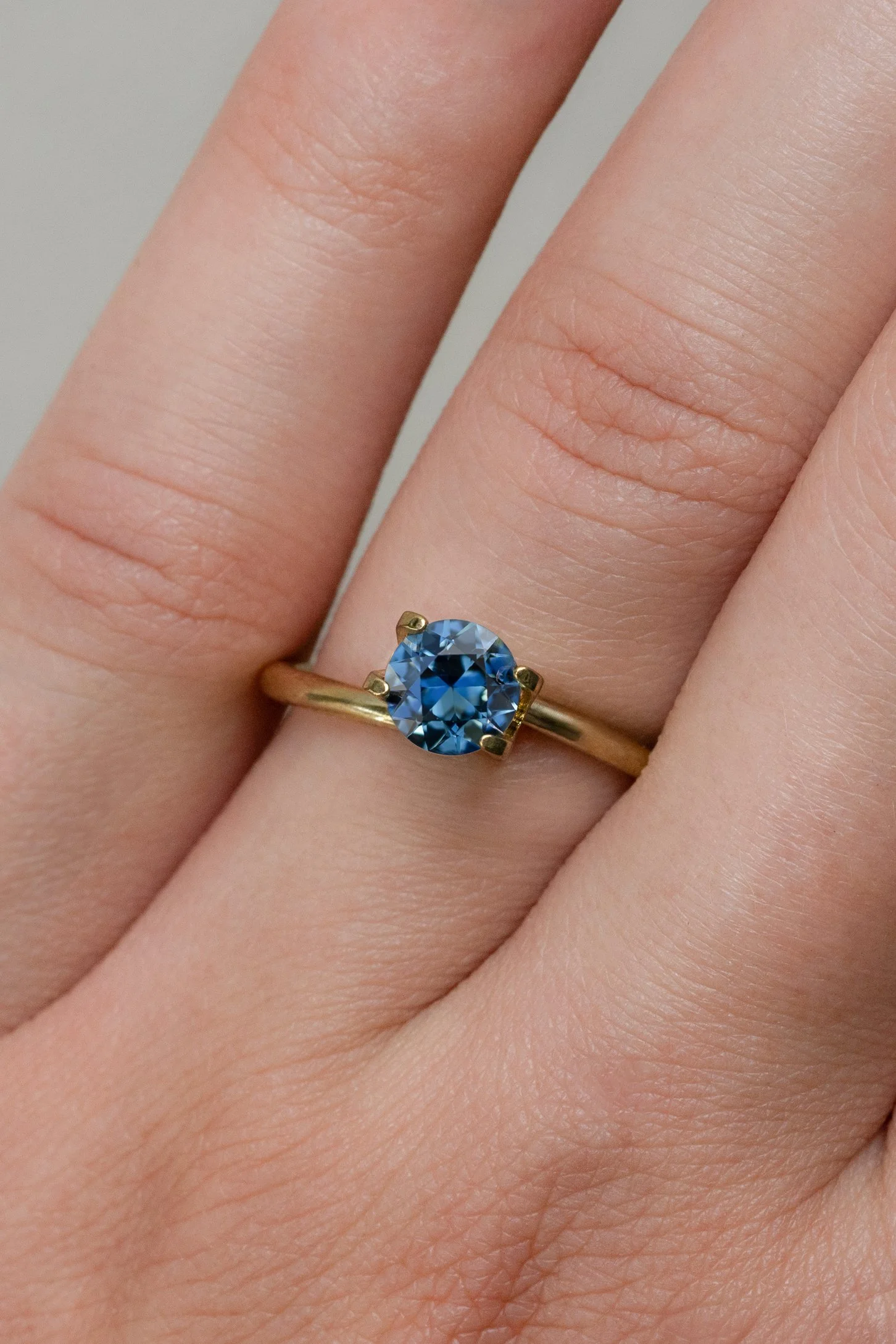 1.05ct Round Brilliant Cut Light Blue Australian Sapphire