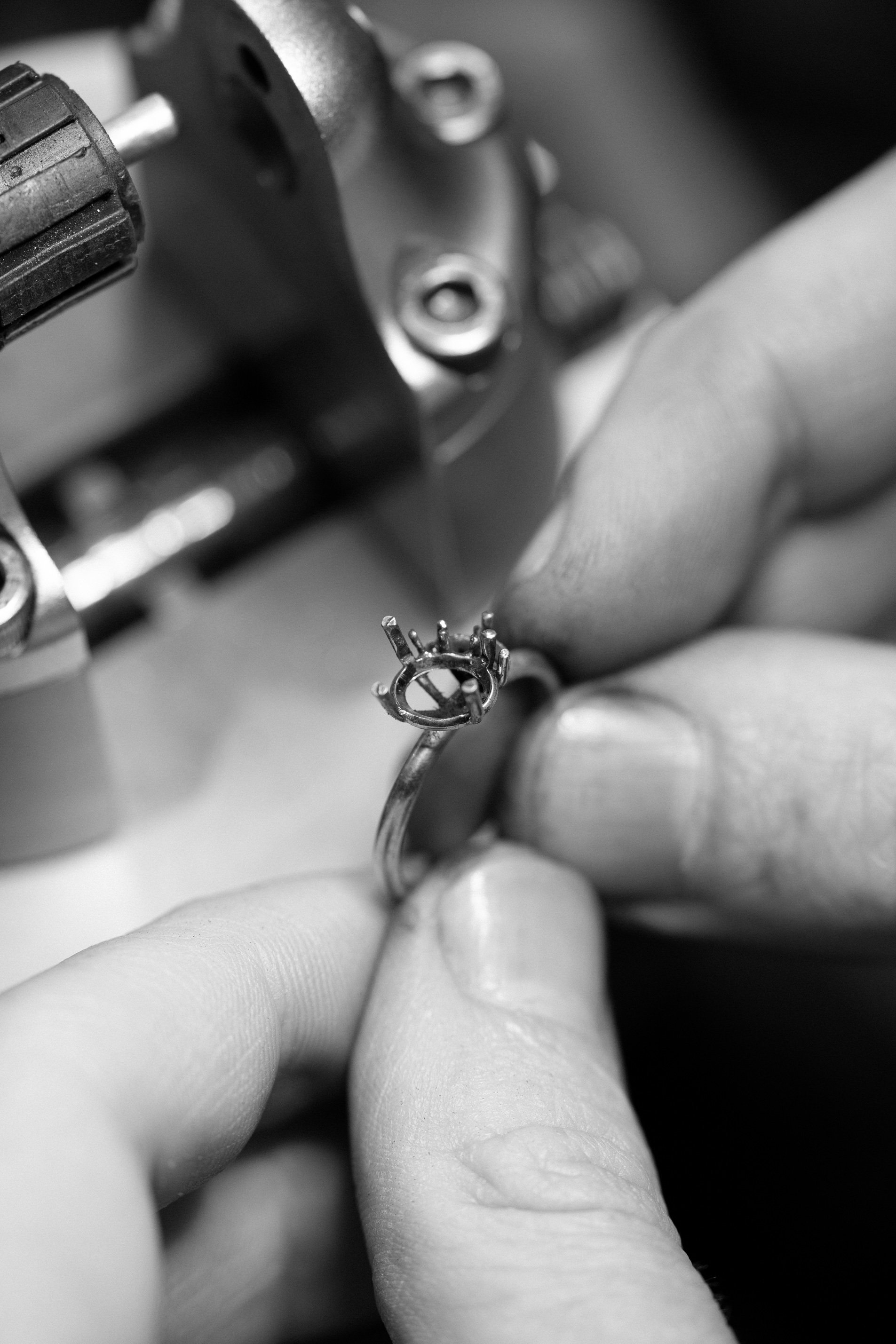 Blue_sapphire_Champagne_cluster_Making_1.jpg