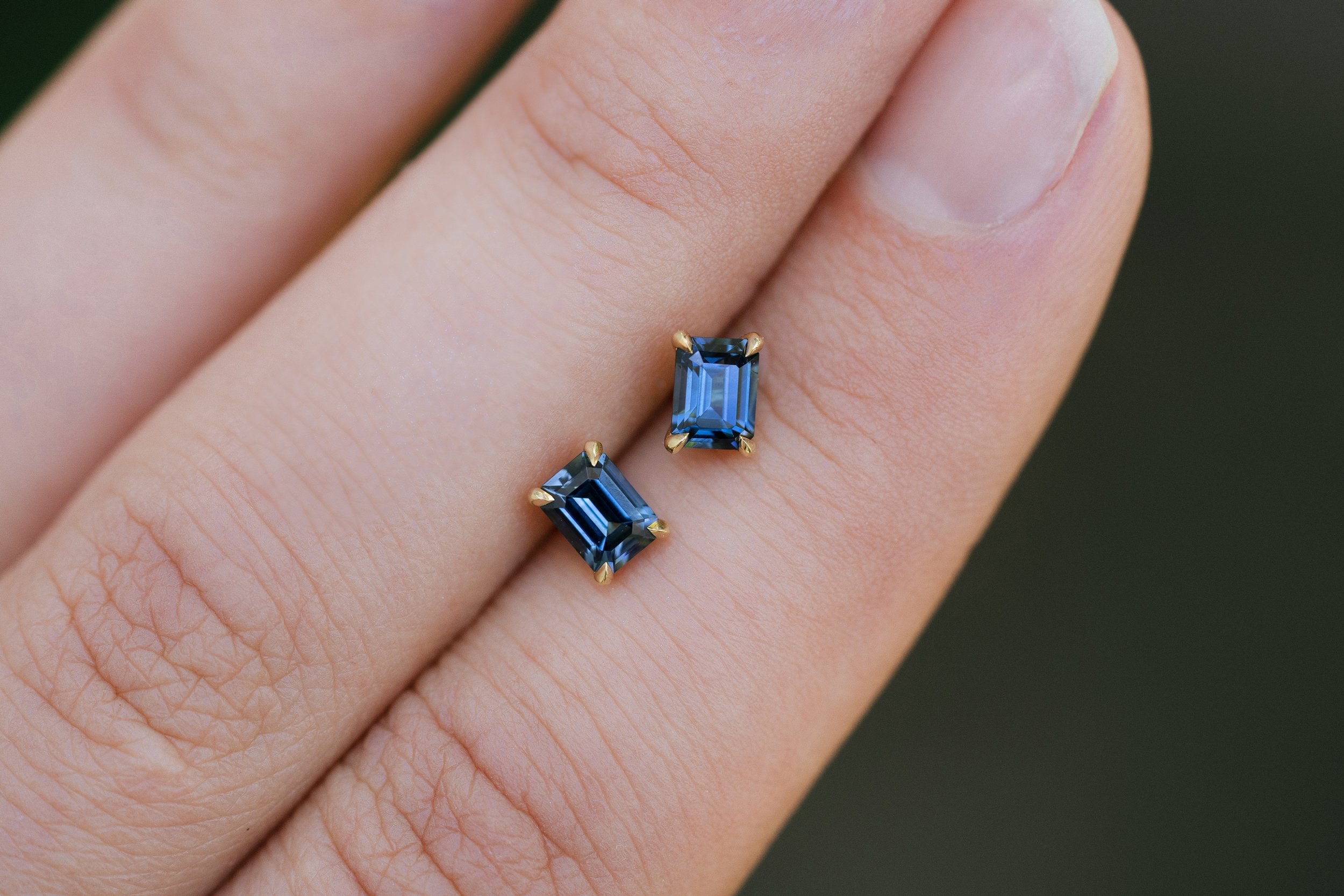 https://tink.com.au/s/Blue_Emerald_Earrings.mp4