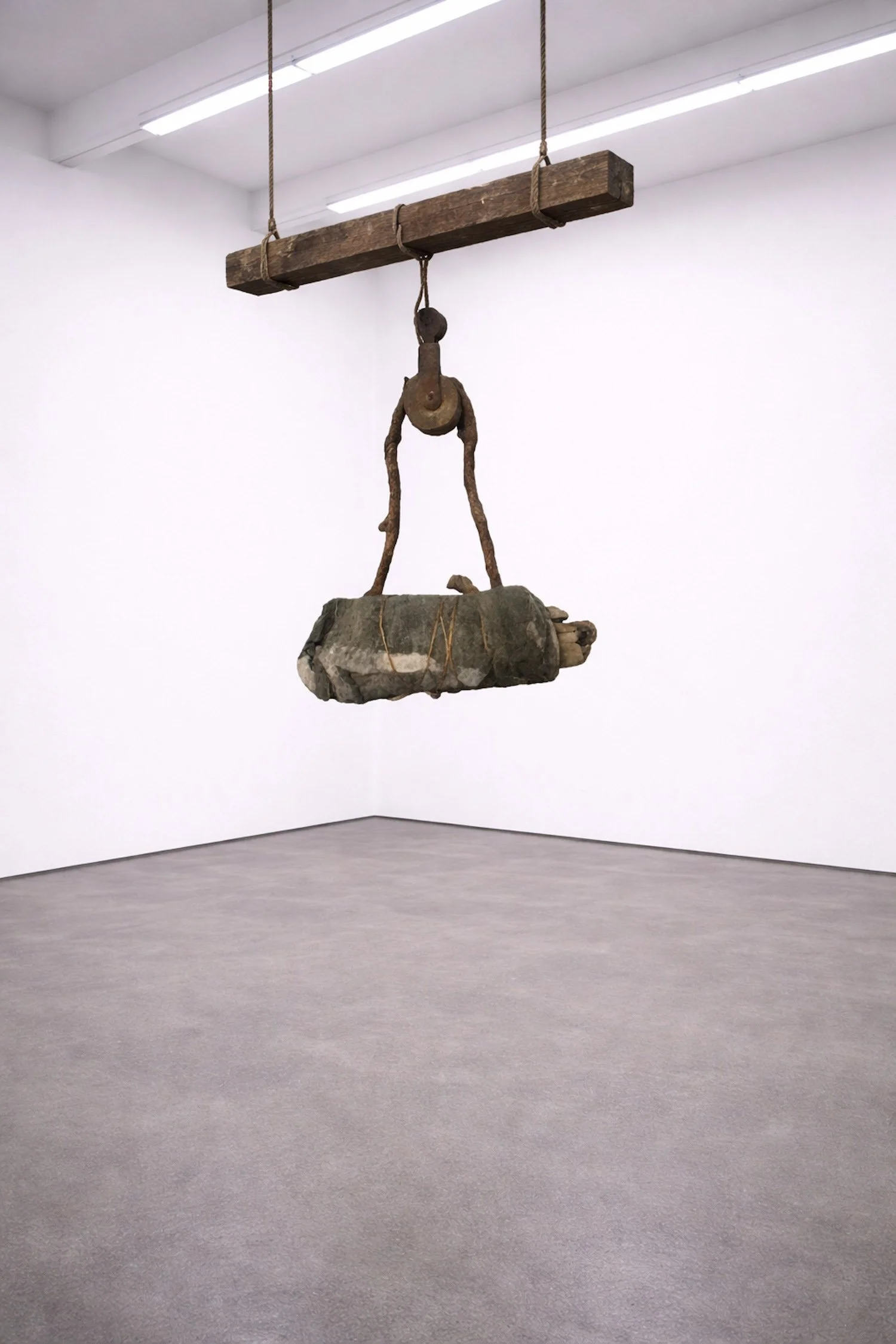 Suspended body, 50 x 30 x 10 cm, 2026,
Driftwood, found metal hook, wool felt, jute rope, reclaimed fabric,
AI-generated image