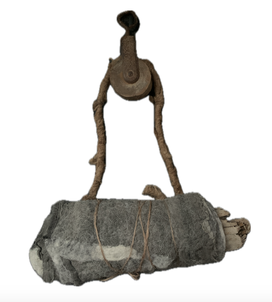 Suspended body, 50 x 30 x 10 cm, 2025,
Driftwood, found metal hook, wool felt, jute rope, reclaimed fabric
Full view