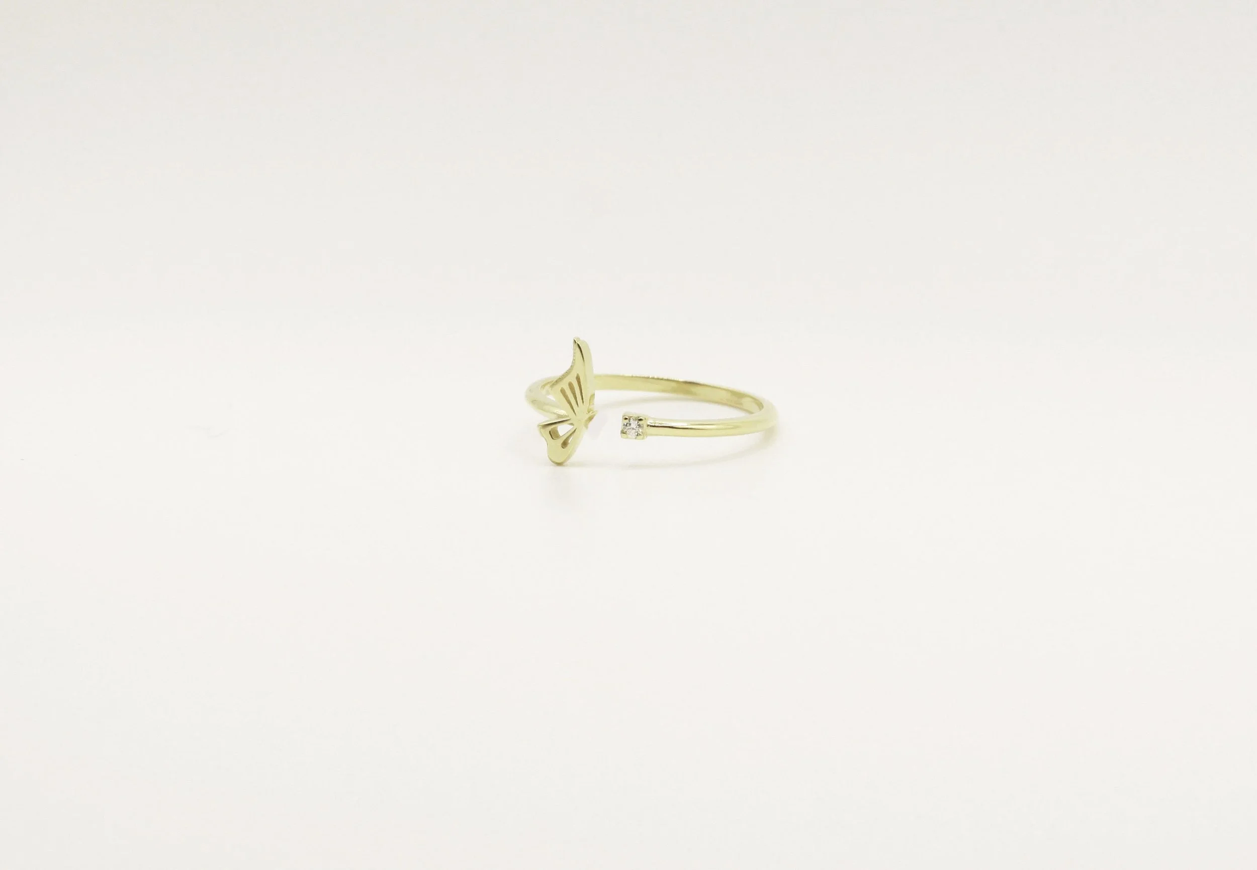 Butterfly Kiss Diamond Ring 18 karat yellow gold right view..jpg