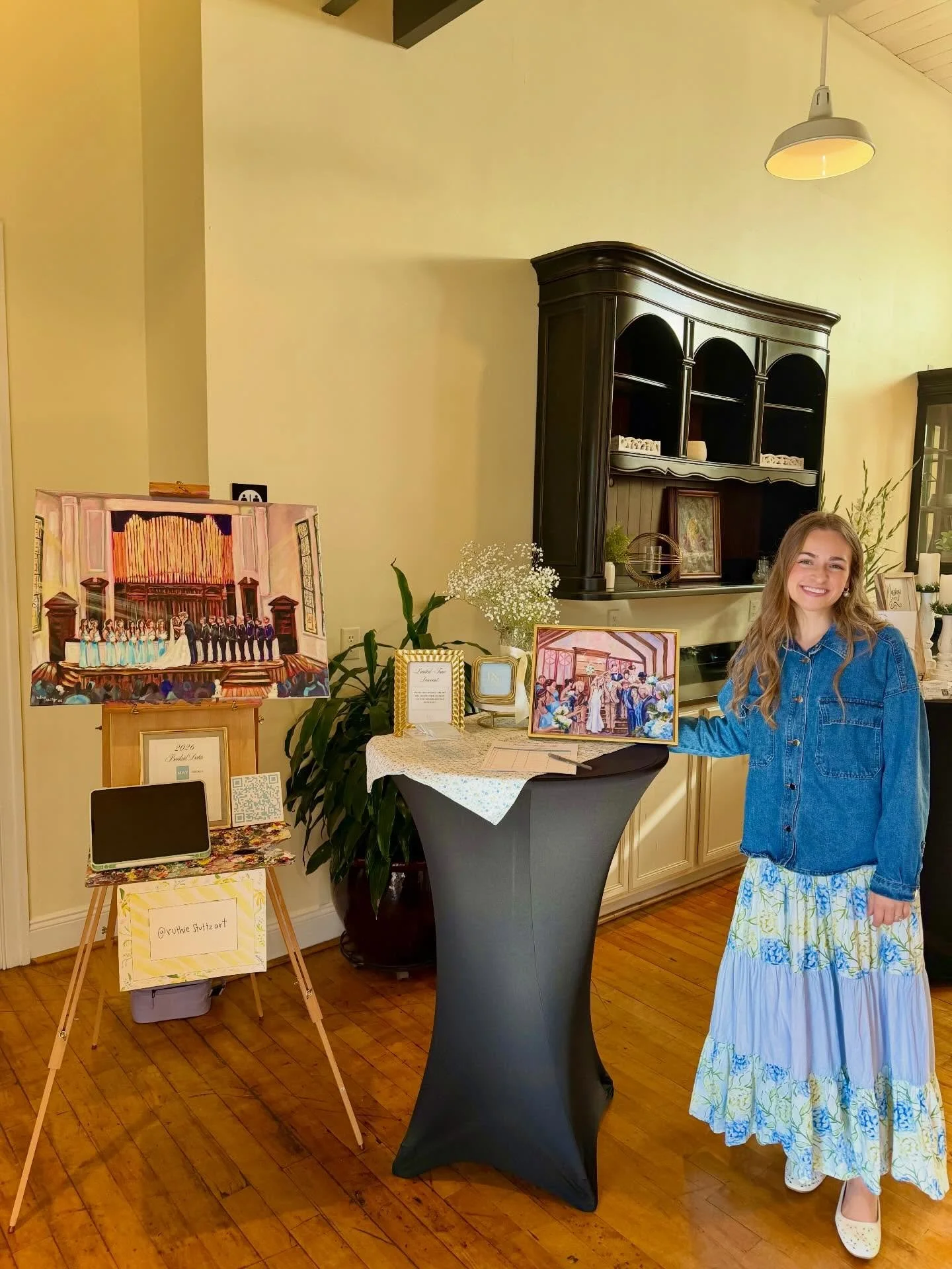 Thanks for having me @marrymenorthcarolina !💍✨🍾

📍Revolution Mill Events

This past Sunday, I had the privilege of being a part of this lovely wedding show. I enjoyed meeting and interacting with an array of talented vendors, and of course meeting