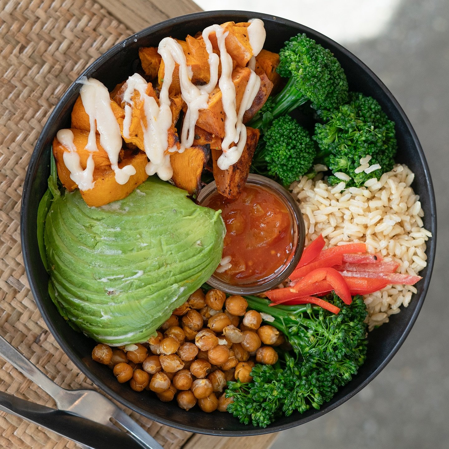 Join us in the sunshine at @charli_bean_ Our menu is fresh, including healthy options for those seeking high protein options for breakfast or lunch!
.
.
#healthy #mccrae #charlibean #cafe #coffee #mpcafe #morningtonpeninsulacafe