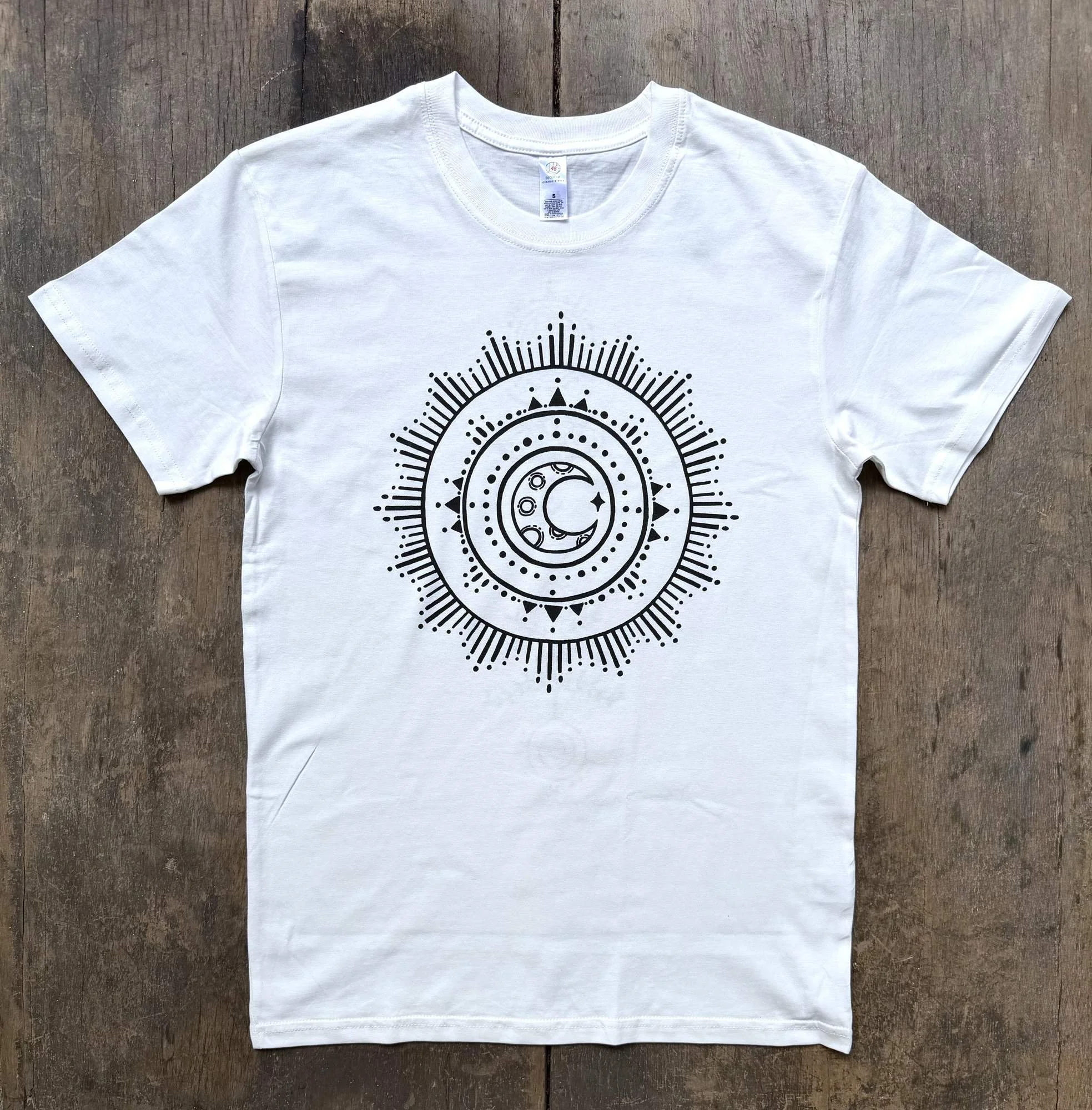Vajra-Crescent-Moth-White-Front-Tshirt-organic-Izwoz.jpg