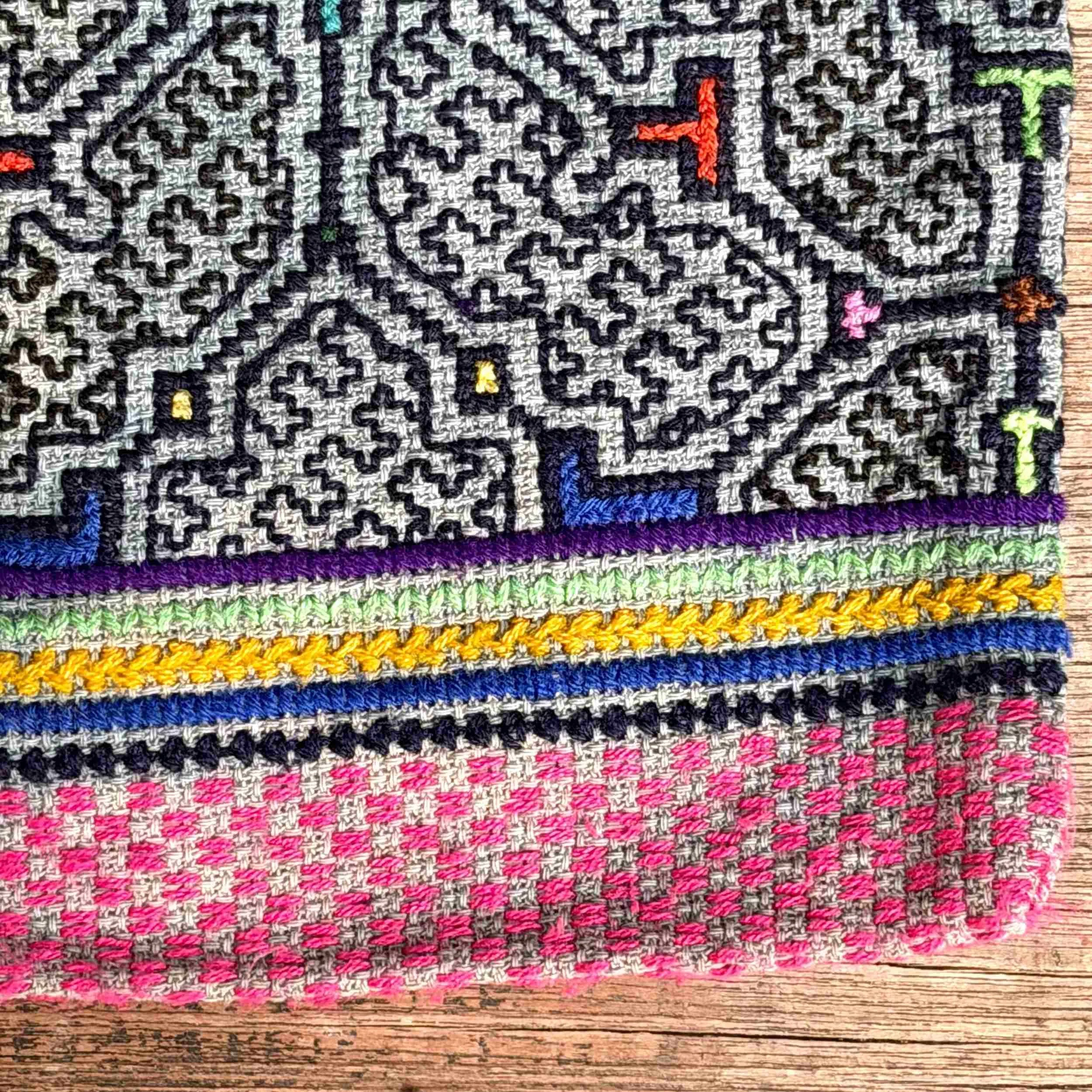 handmade-peruvian-embroidered-bag-grey-pattern-detail.jpg