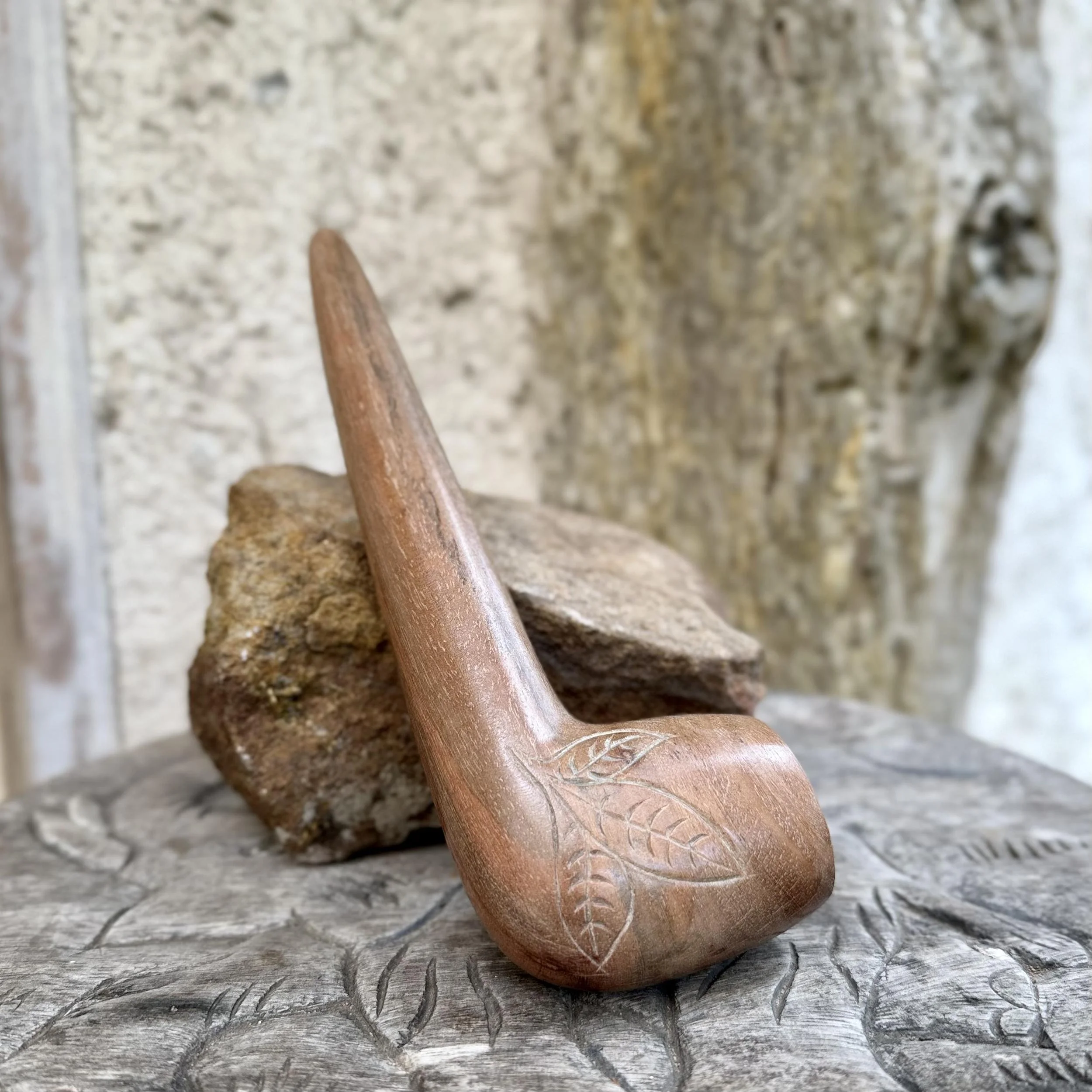 Wooden Pipe – Leaf Dark
