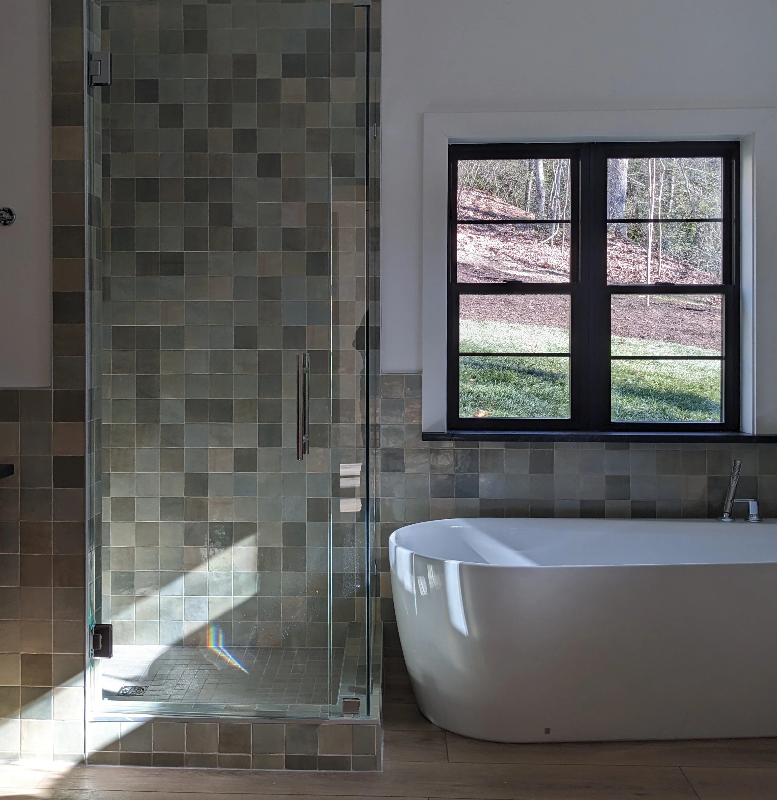 mid-century cabin bathroom