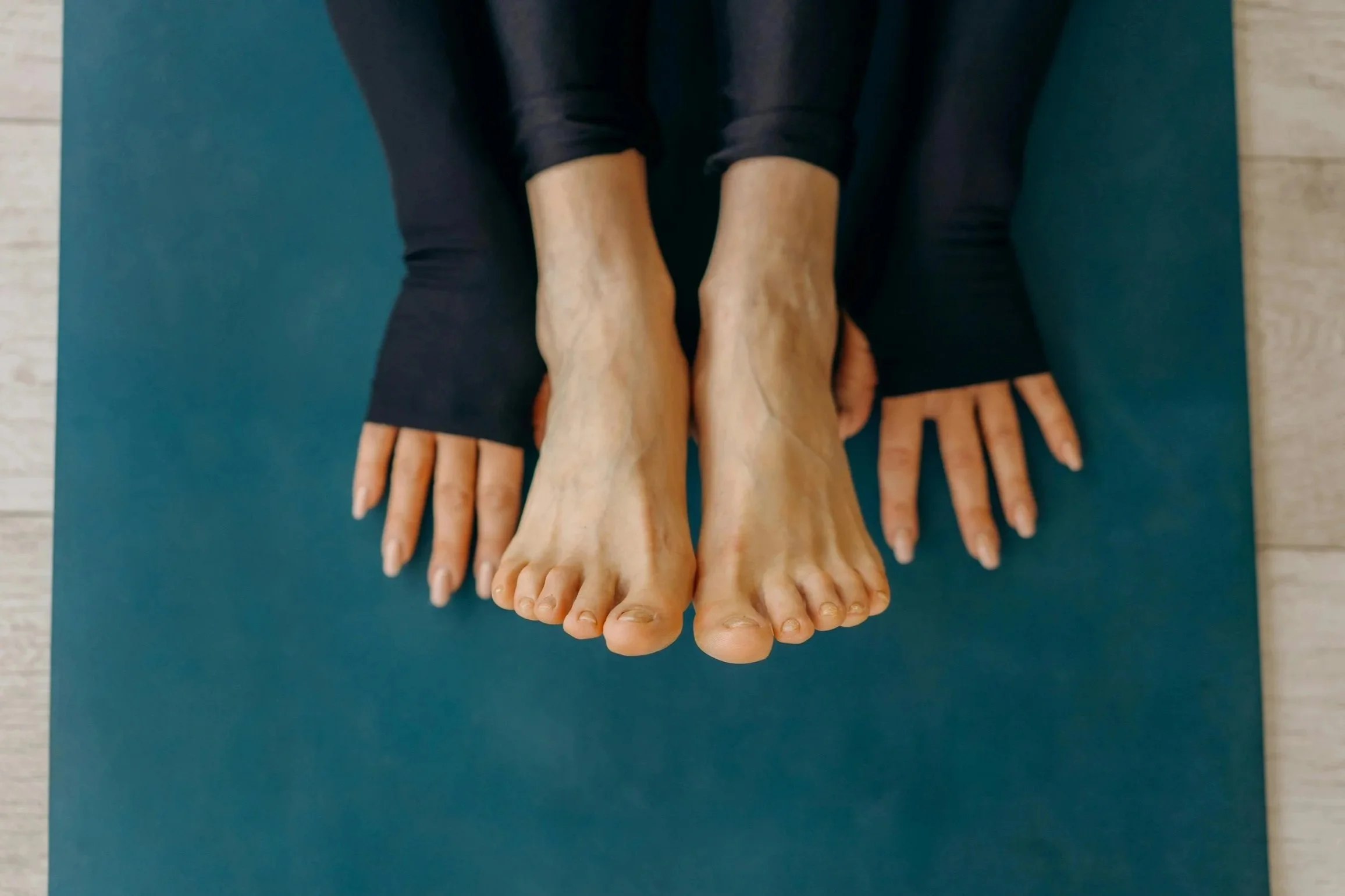 Chair Yoga vs Traditional Yoga for Seniors