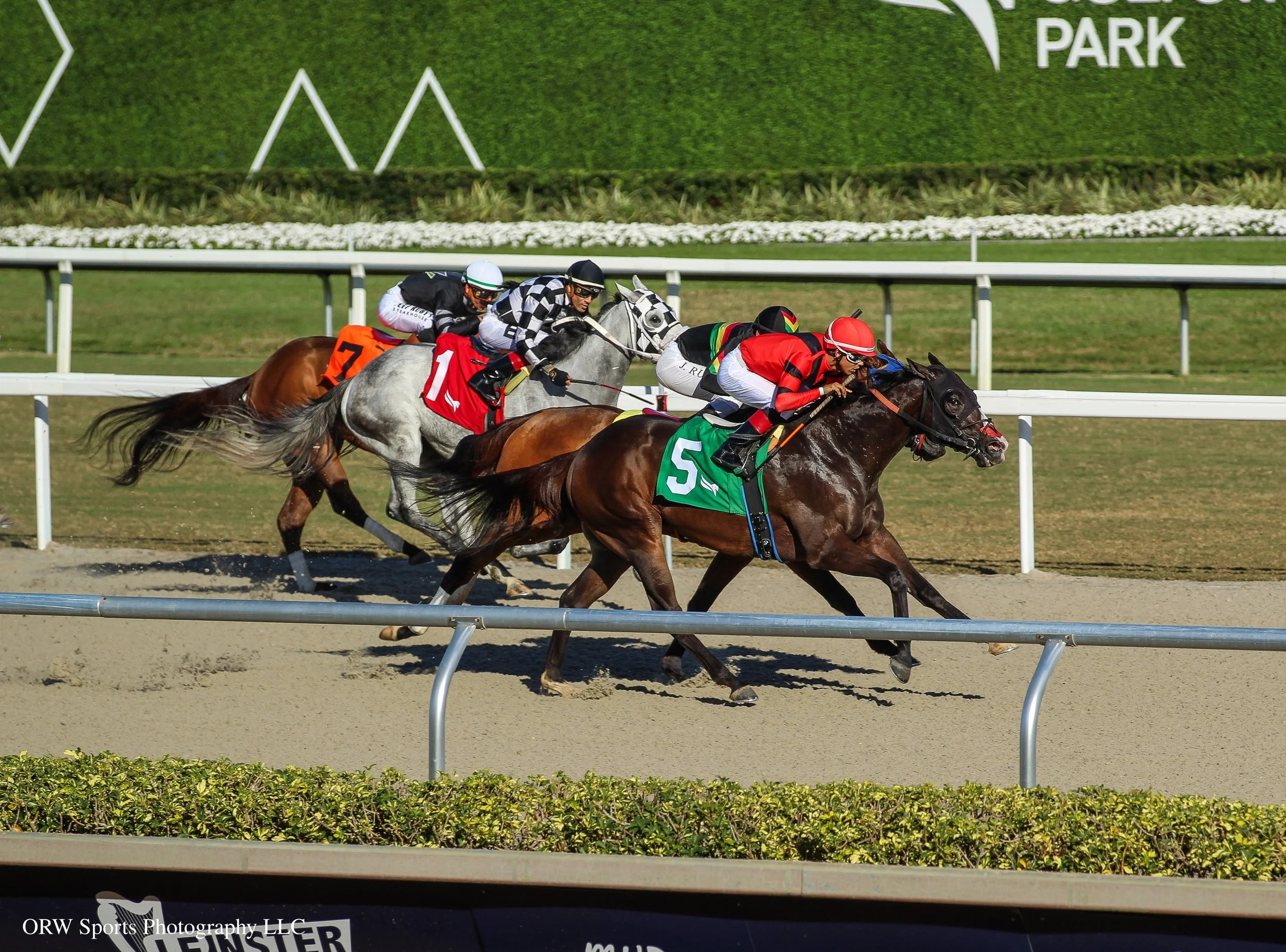Adversary and Edgard Zayas pull away from rivals to win race 7 