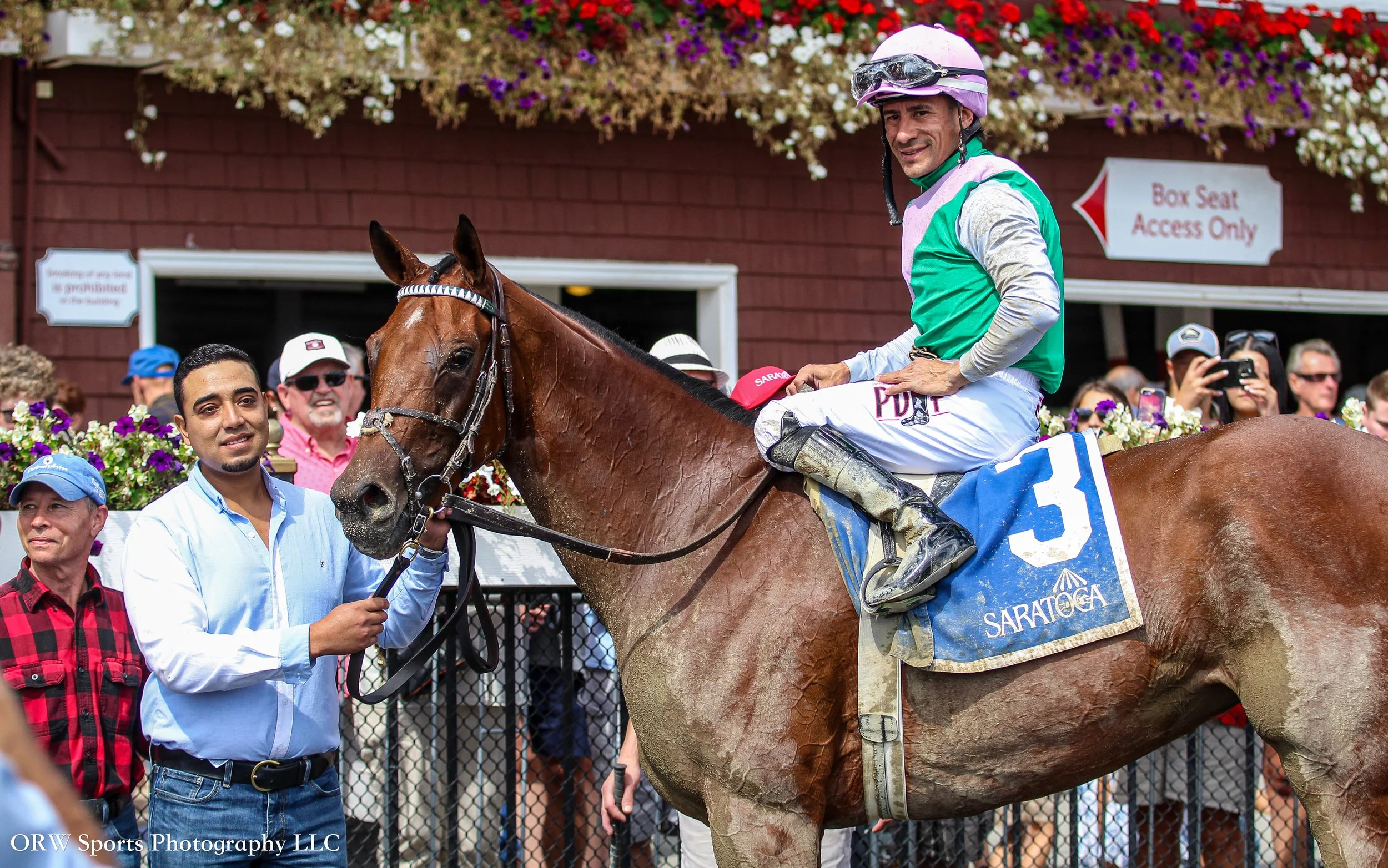 Episodic and Junior Alvarado in the WC .jpg