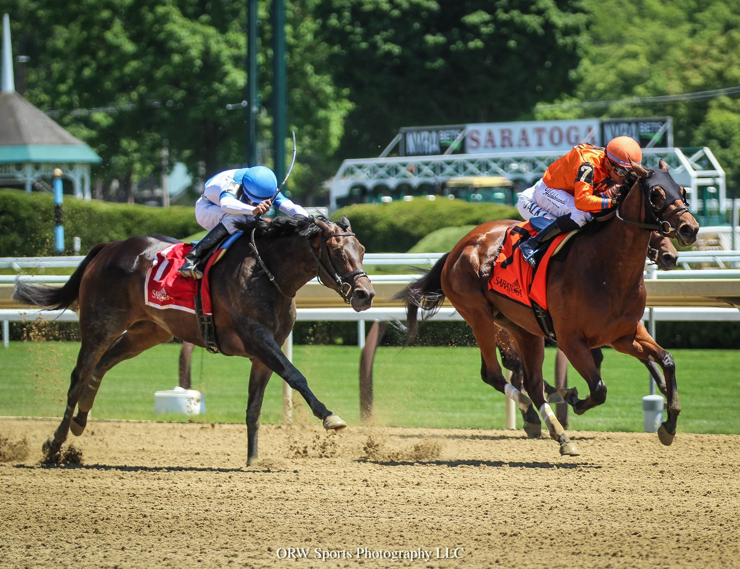 Venetta vs Hot Currency in the Bouwerie Stakes