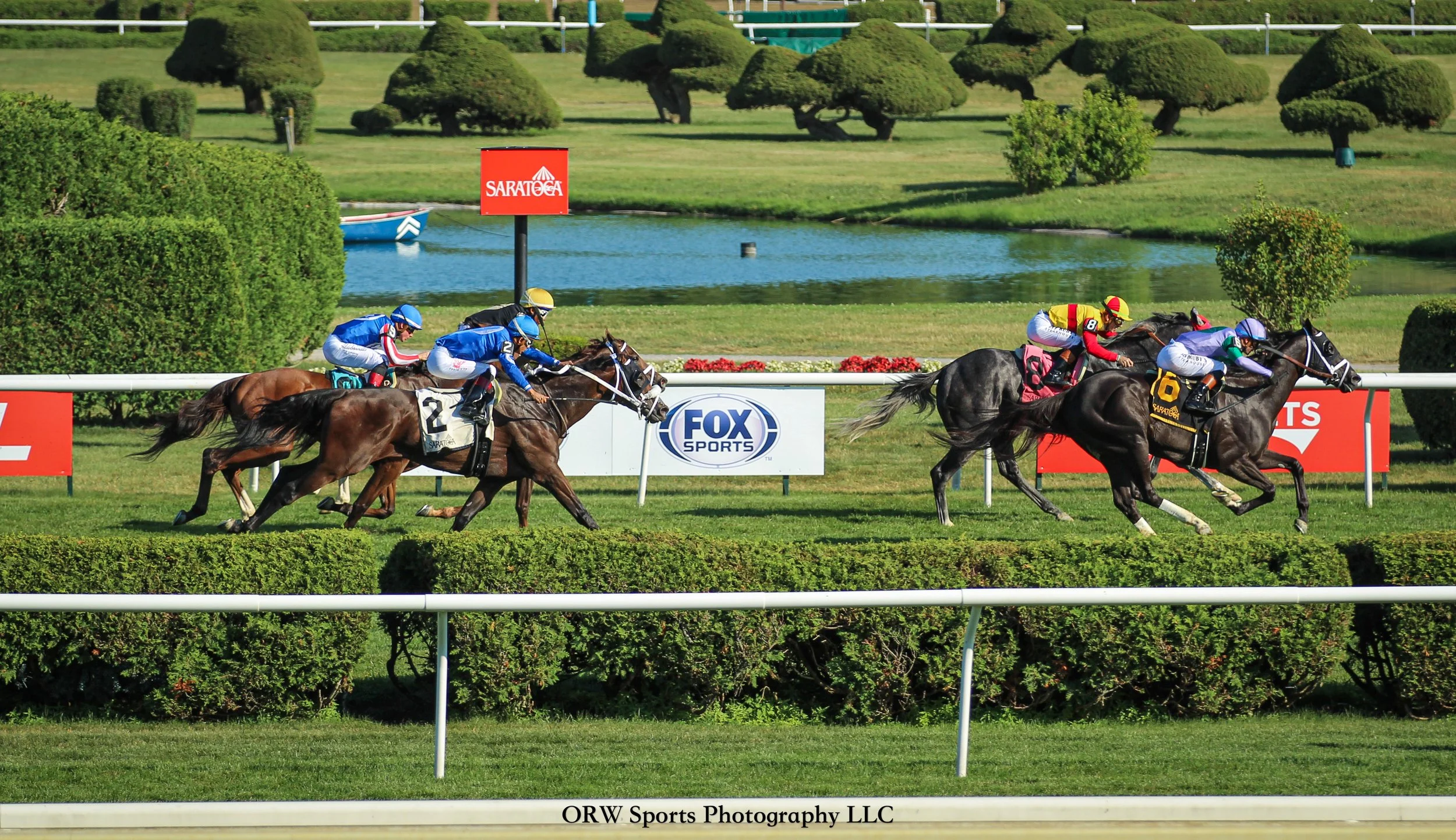 Highlands Way runs down Hard Circle to take the eighth race. Rabaja ran third in a photo. 