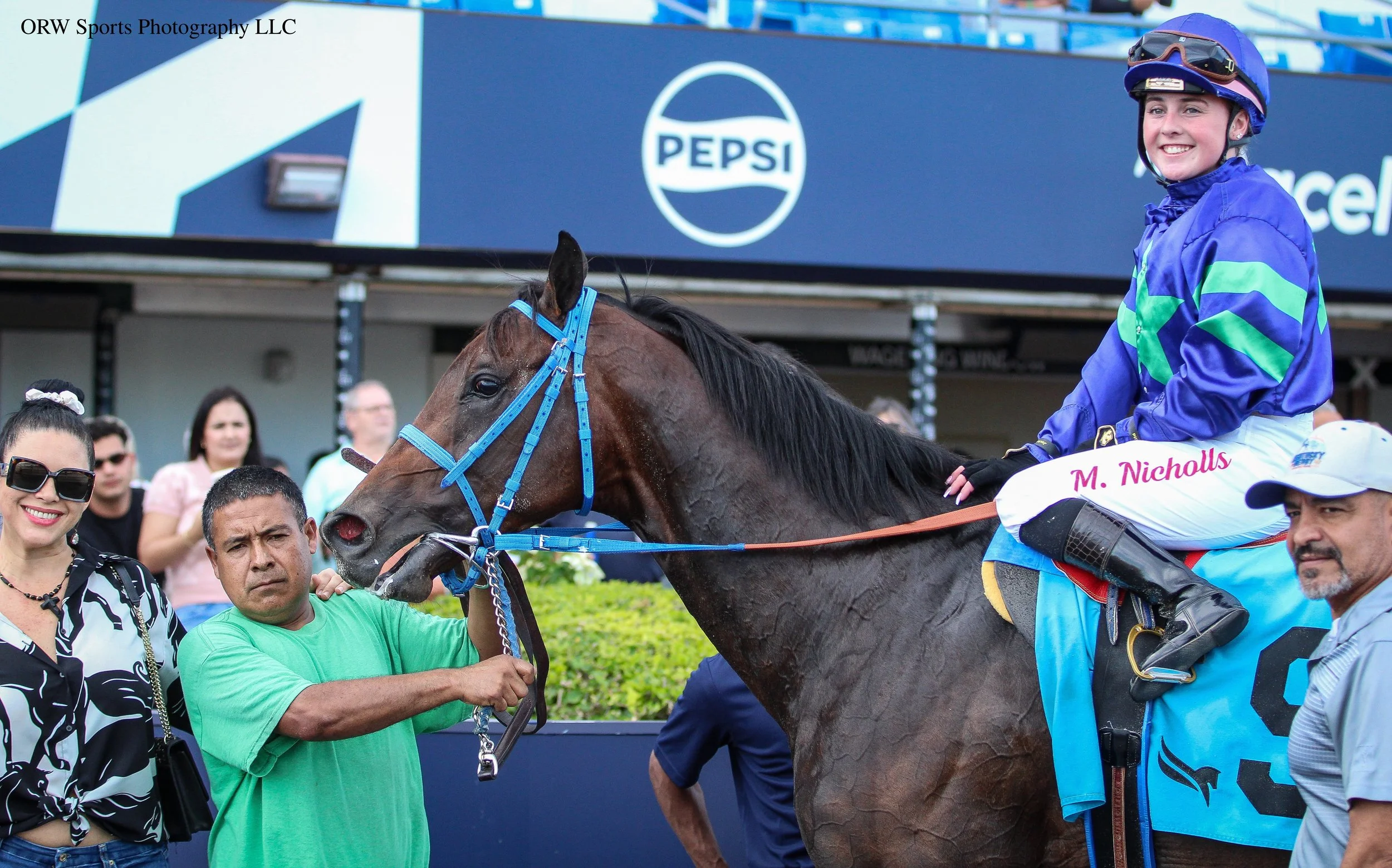 Valid Sense and Mia Nicholls in the WC.jpg