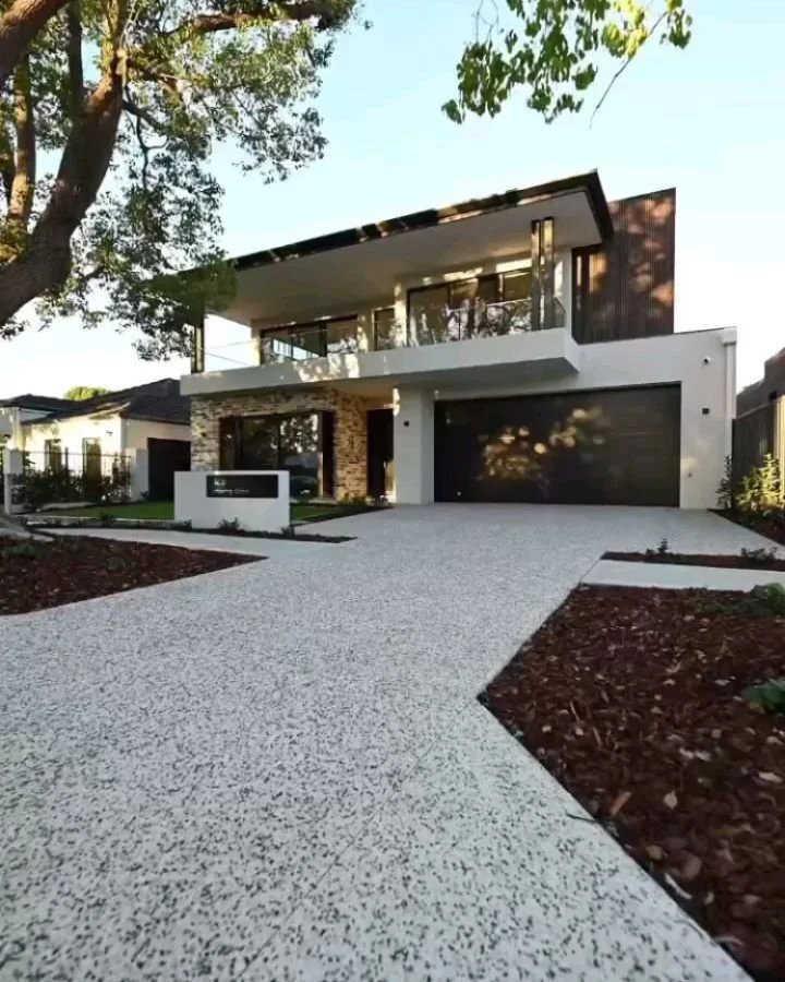 Adding the final touches for this quality build by @trendsetterhomes 👌 
Video by @t.lephotography