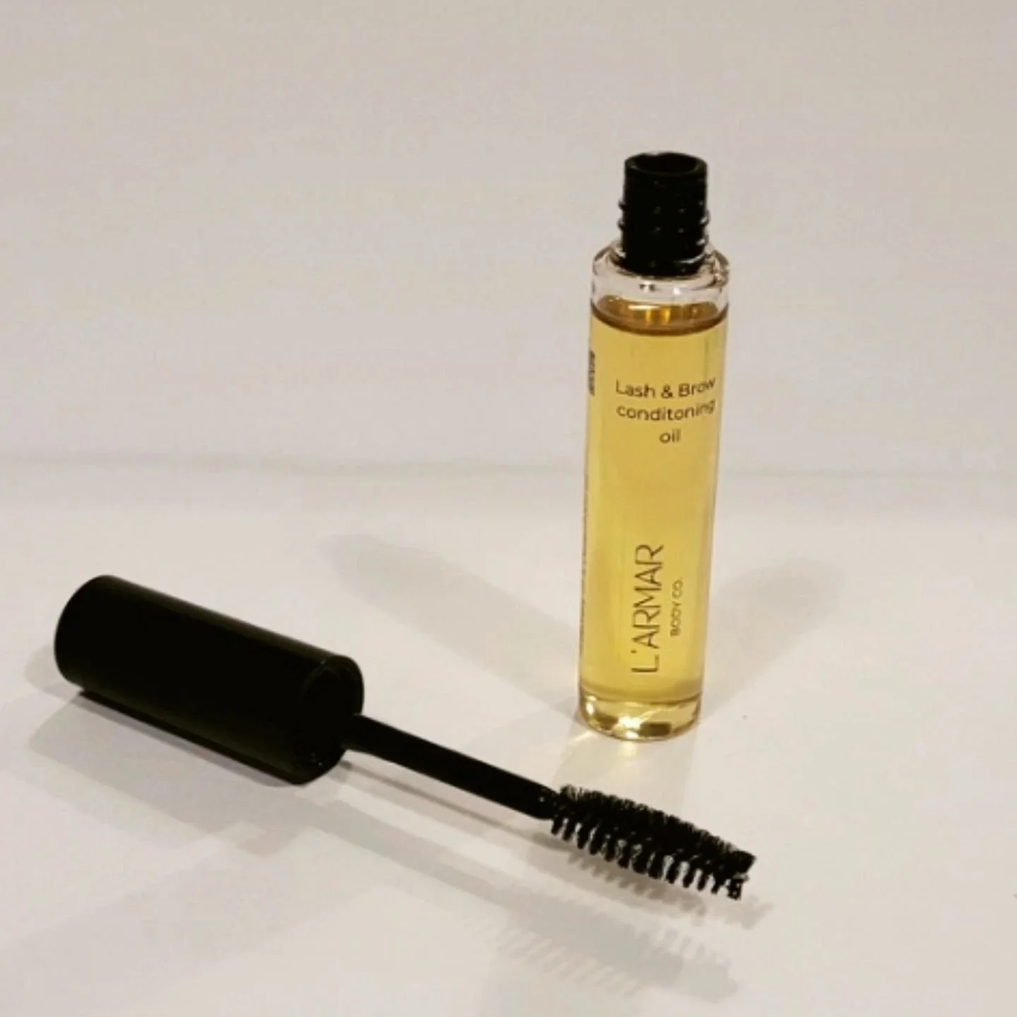Formulated with some of the best plant oils to Nourish &amp; love your lashes &amp; brows. 
Nightly application will leave them feeling so soft &amp; luxurious. 
Get yours today at:

https://www.larmarbodyco.com/shop/p/lash-brow-conditioning-oil

#la