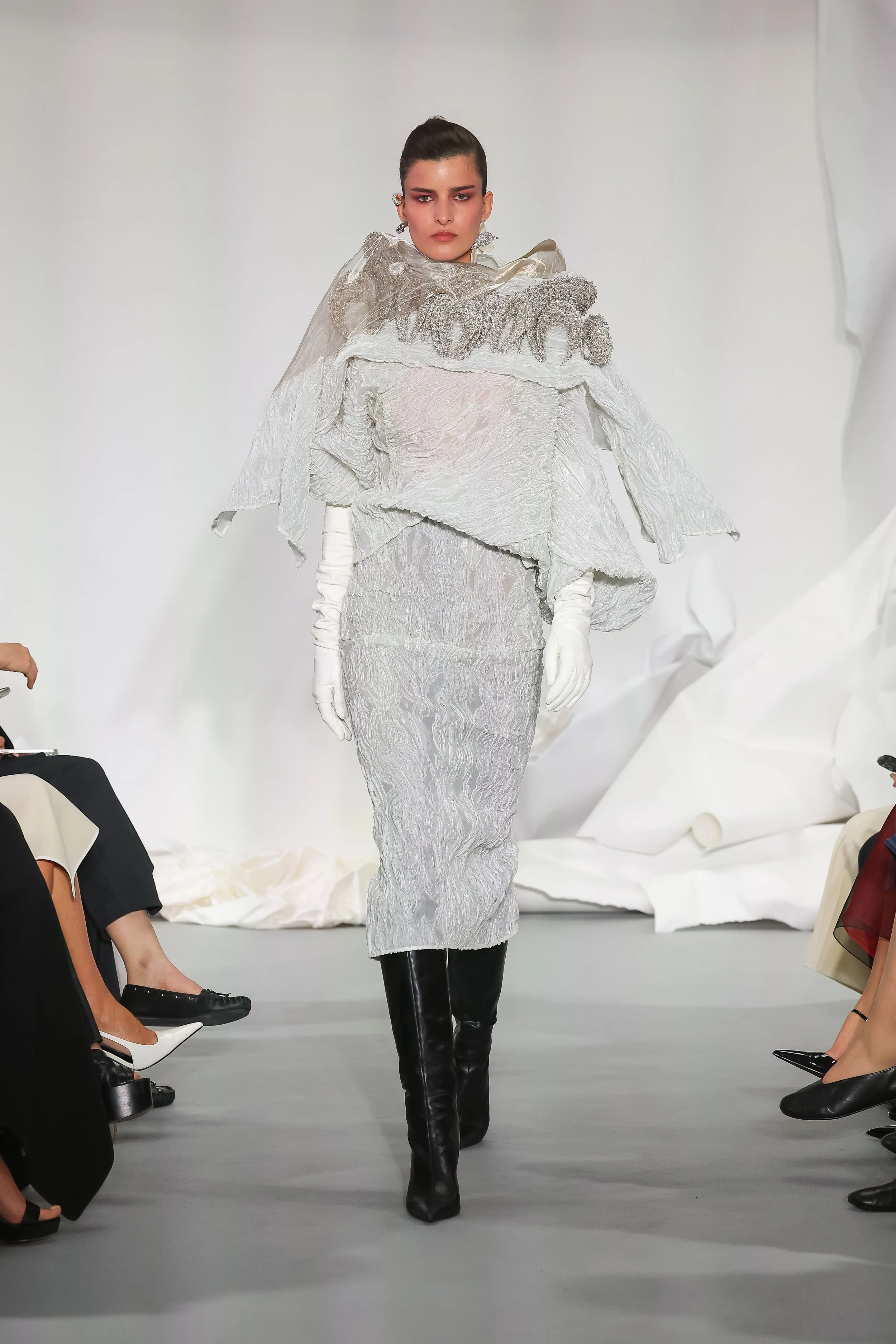 LOOK 2.jpg