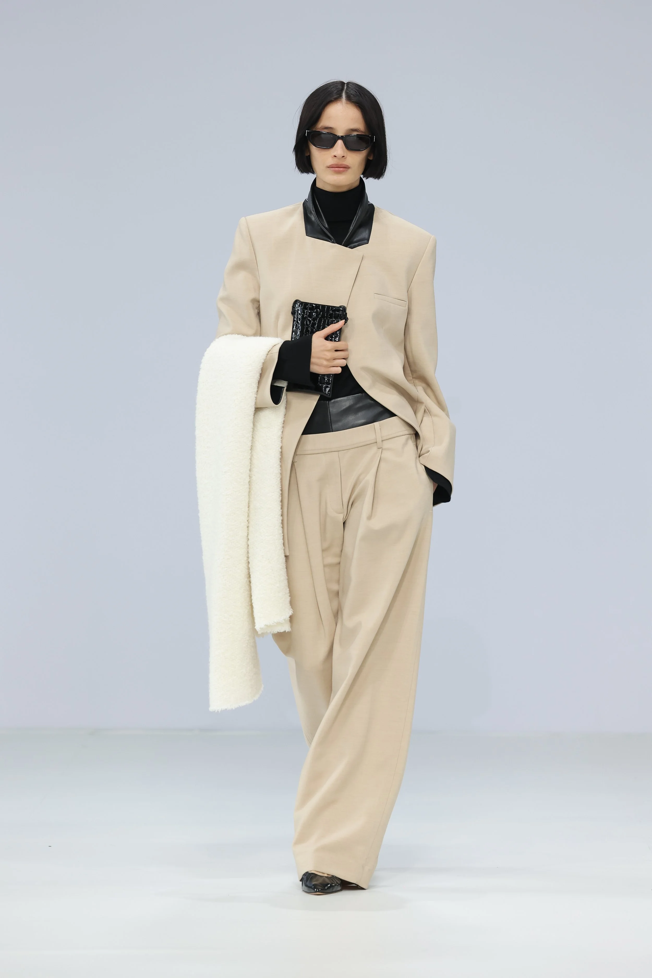 LOOK 4.jpg