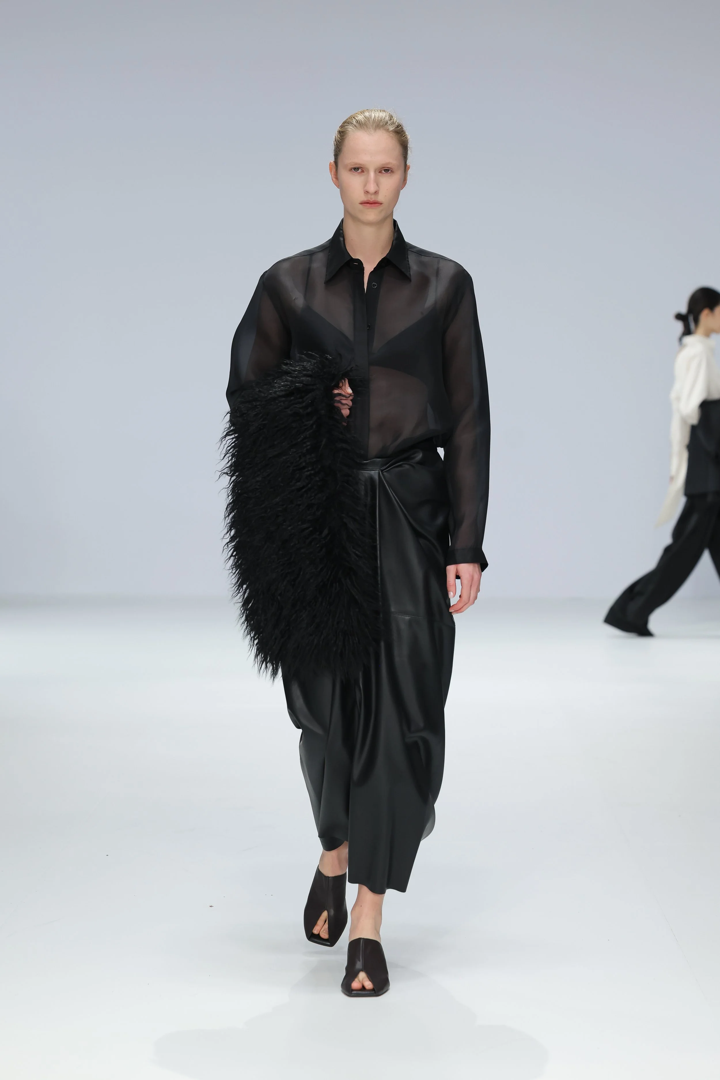 LOOK 16.jpg