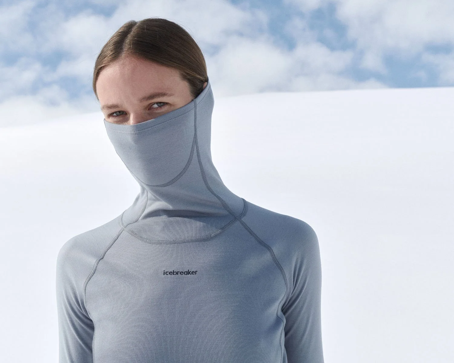 WOMEN-FW25SS26-CAMPAIGN-Women-300-MerinoFineTM-Polar-LS-Roll-Neck-0A57550C5_8.jpg