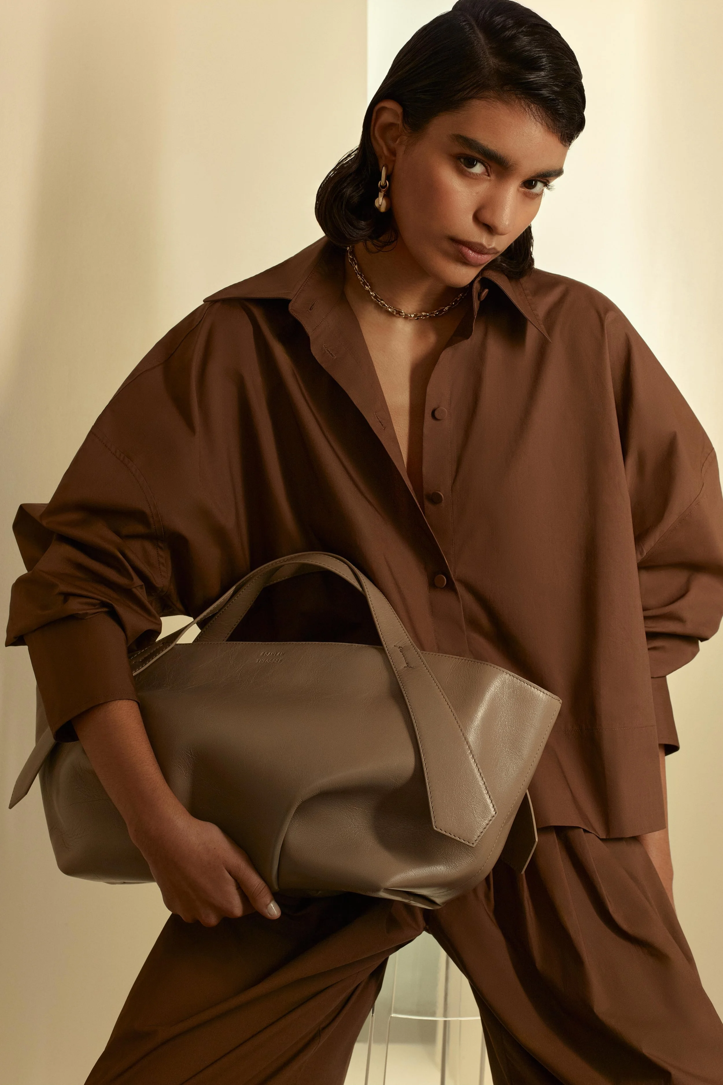 H6234209-PARACHUTE-COCOON-SLEEVE-SHIRT-CAFE-SCANLANTHEODORE-2.jpeg