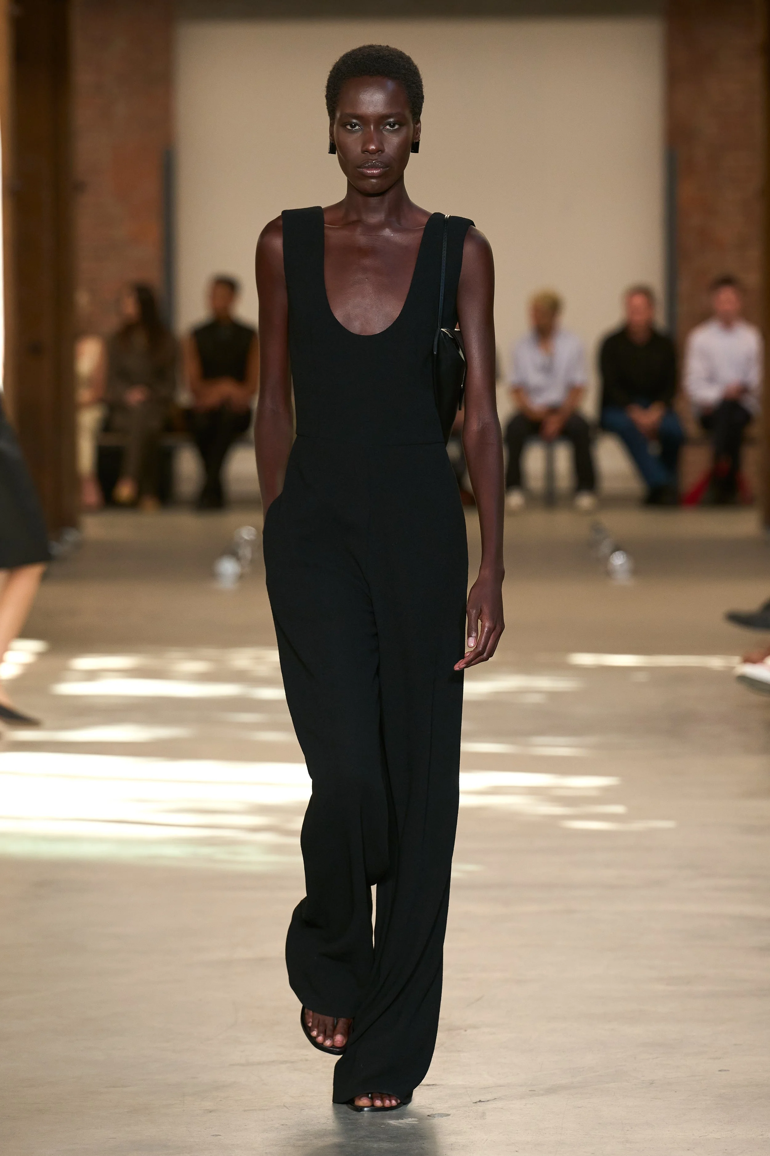 CKSS27_FULL BODY_GORUNWAY_15.jpg