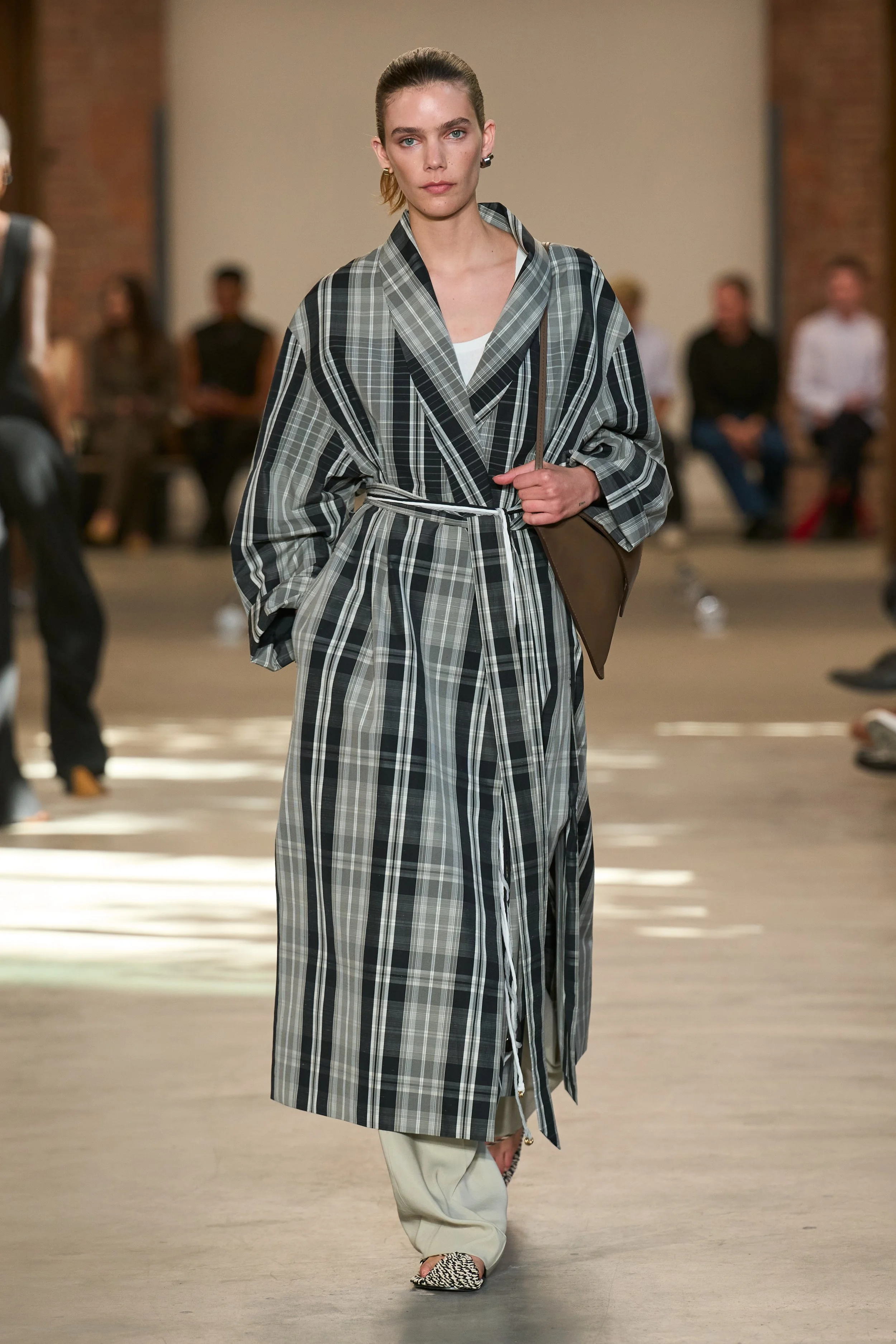 CKSS27_FULL BODY_GORUNWAY_11.jpg