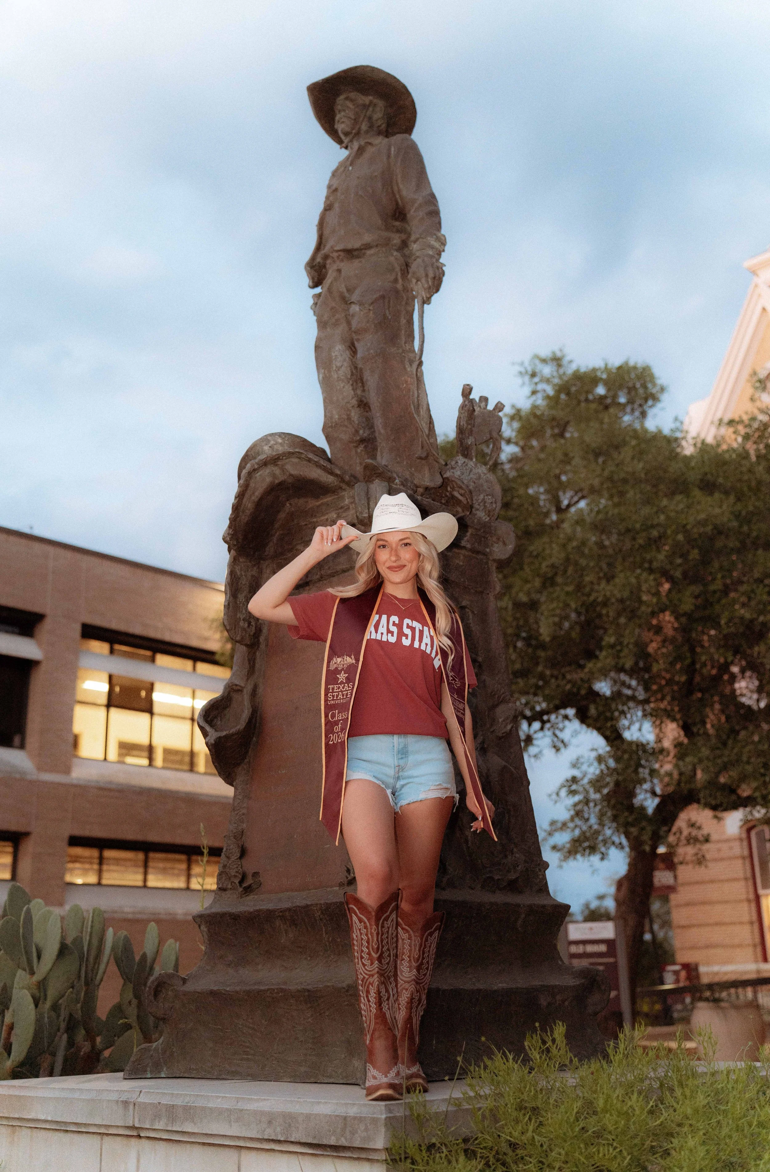 grads web 26-03278.jpg