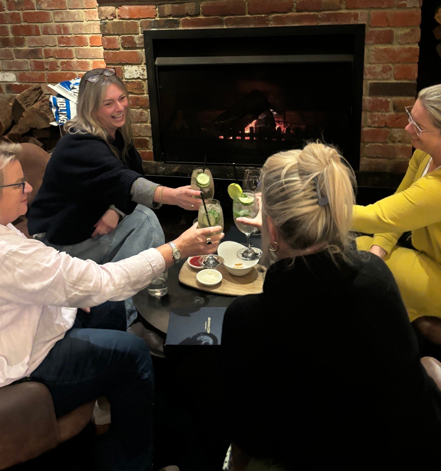 Don't let the cold freeze your plans!⁠
⁠
Get everyone together at Brown Cow - after all, there's nothing like a round of drinks around our fireplace!